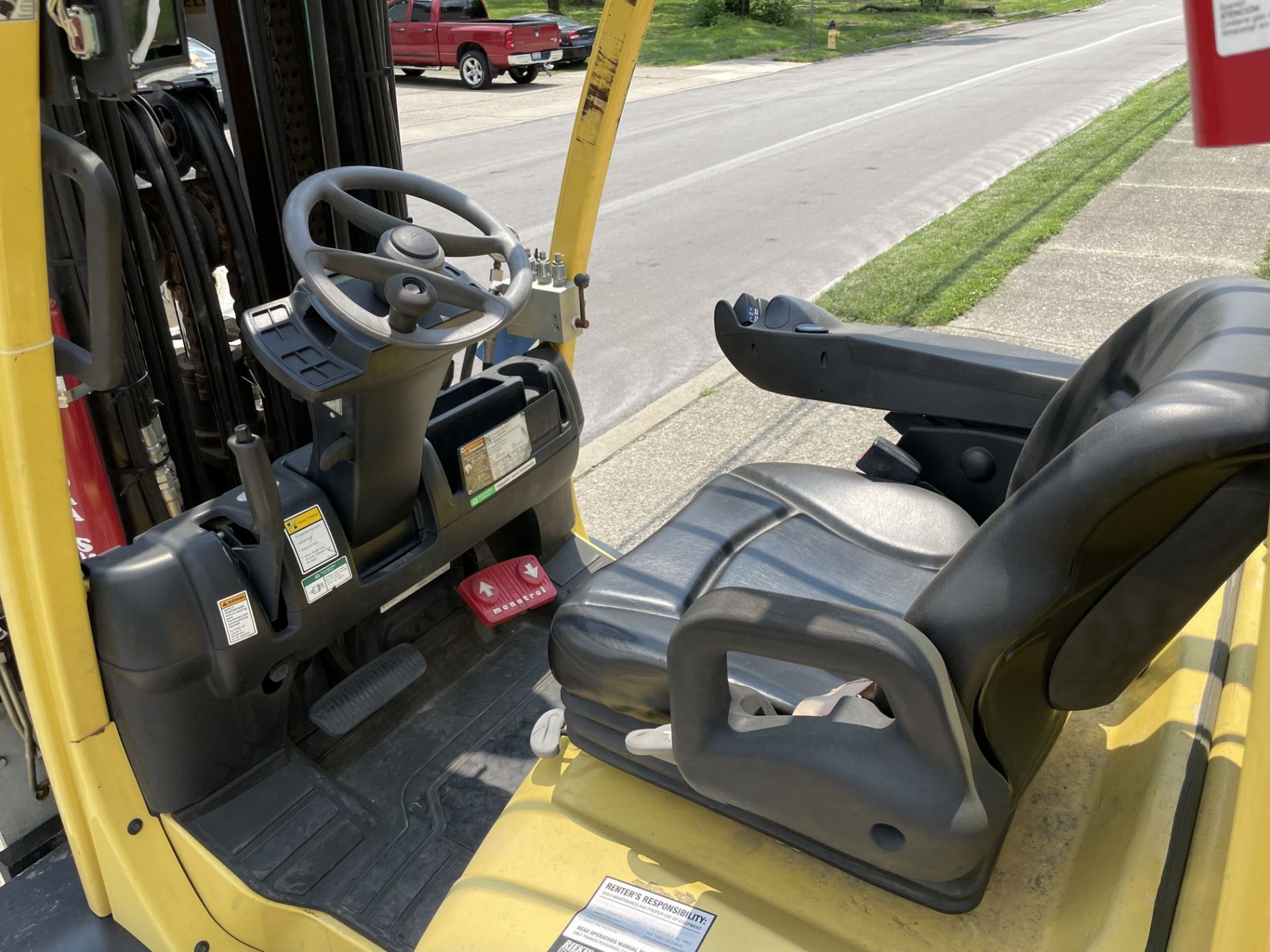 ****2015 - 12,000 LB. HYSTER S120FTPRS LP GAS COUSHIN TIRE LIFT TRUCK W/ 9,000 LB. CASCADE CLAMP - Image 7 of 17