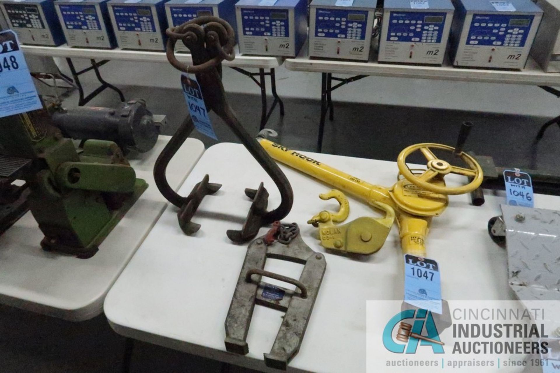 500 LB. CAPACITY CRANK TYPE SKYHOOK WITH TONG STYLE LIFTING ATTACHMENT AND PALLET PULLER