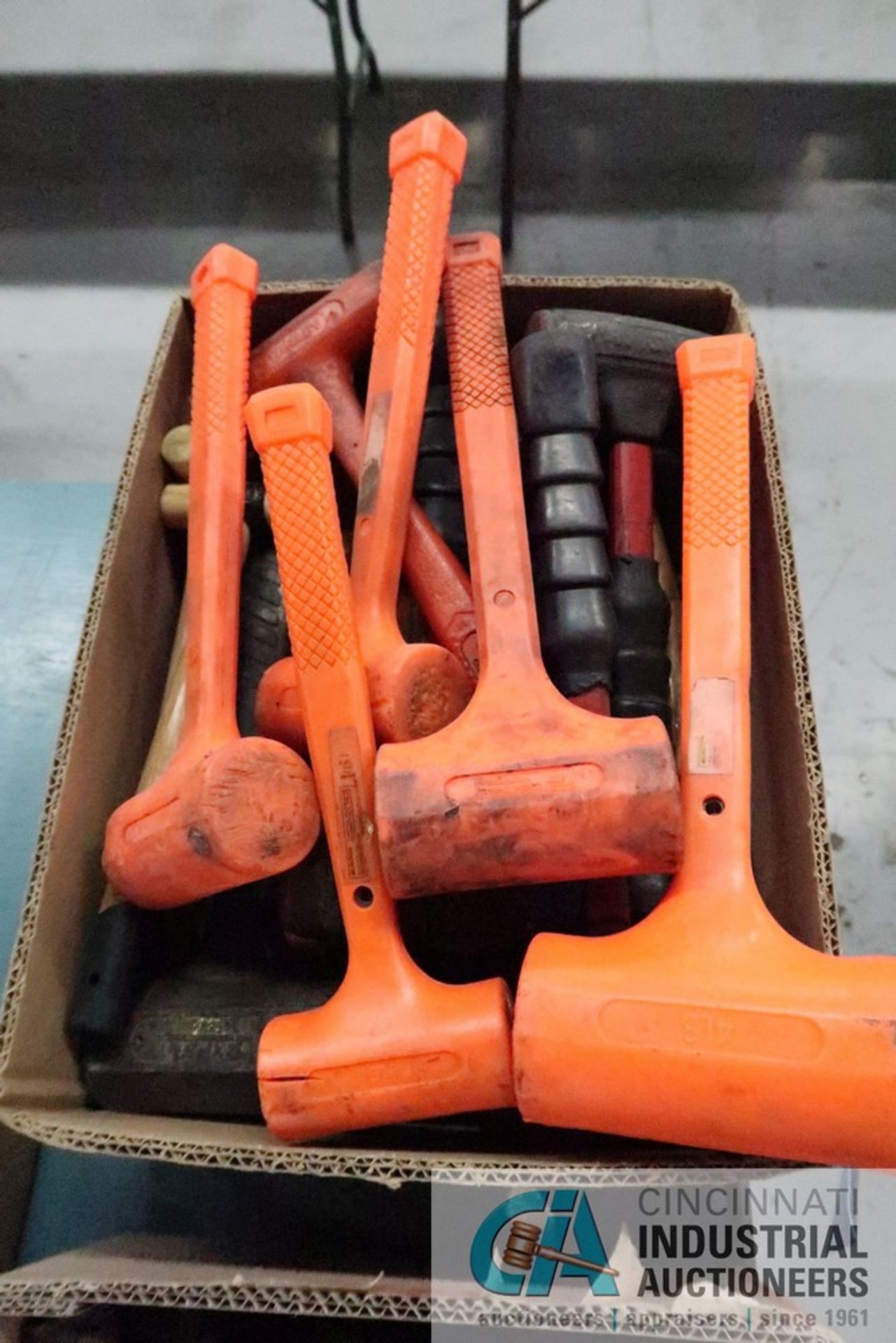 (LOT) MISCELLANEOUS BALL PEEN AND BRASS HEAD HAMMERS WITH (1) BOX DEAD BLOW HAMMERS - Image 3 of 3