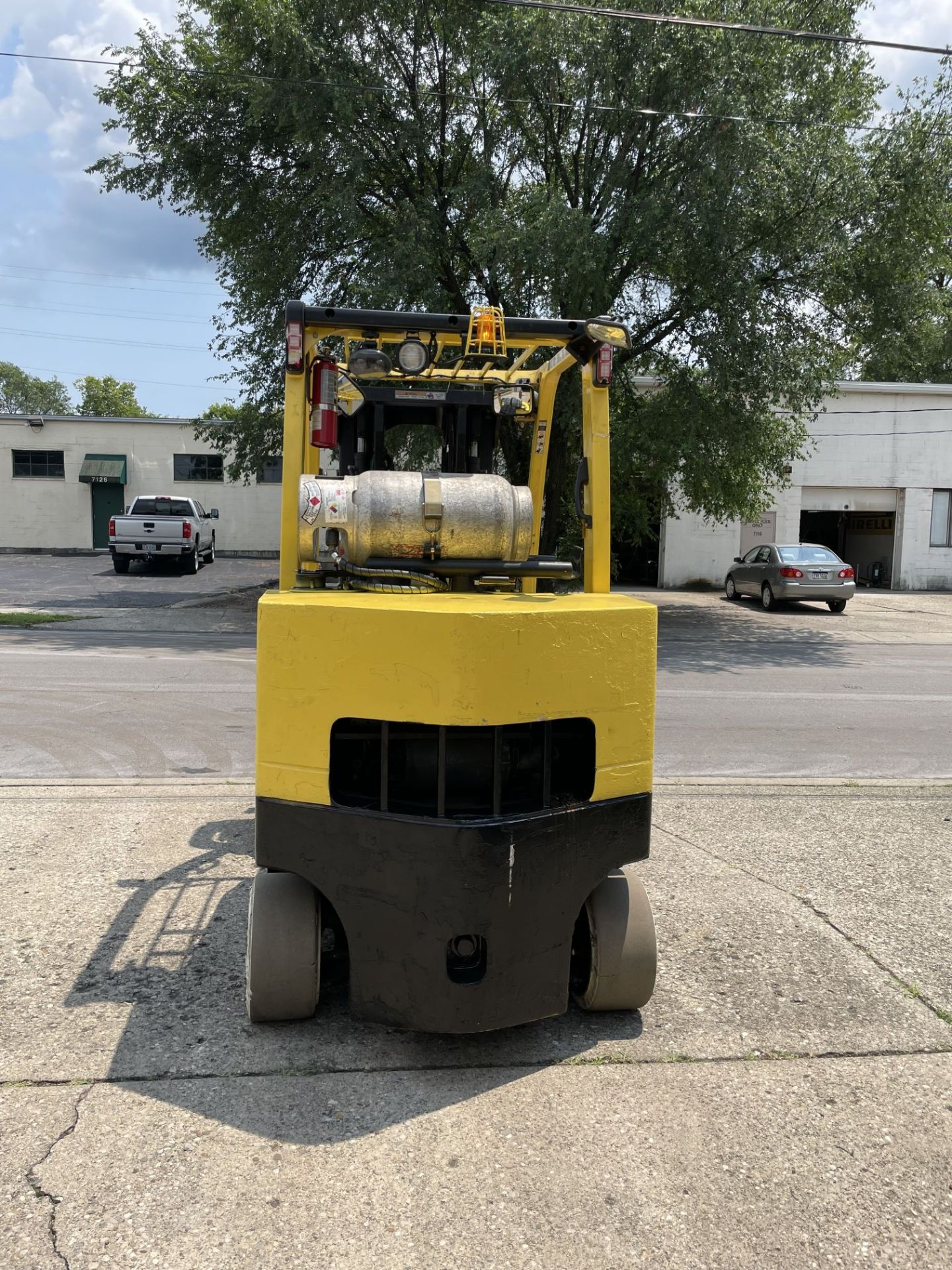 ****2015 - 12,000 LB. HYSTER MODEL S120FTS LP GAS CUSHION TIRE LIFT TRUCK; S/N H004V03838N - Image 4 of 15