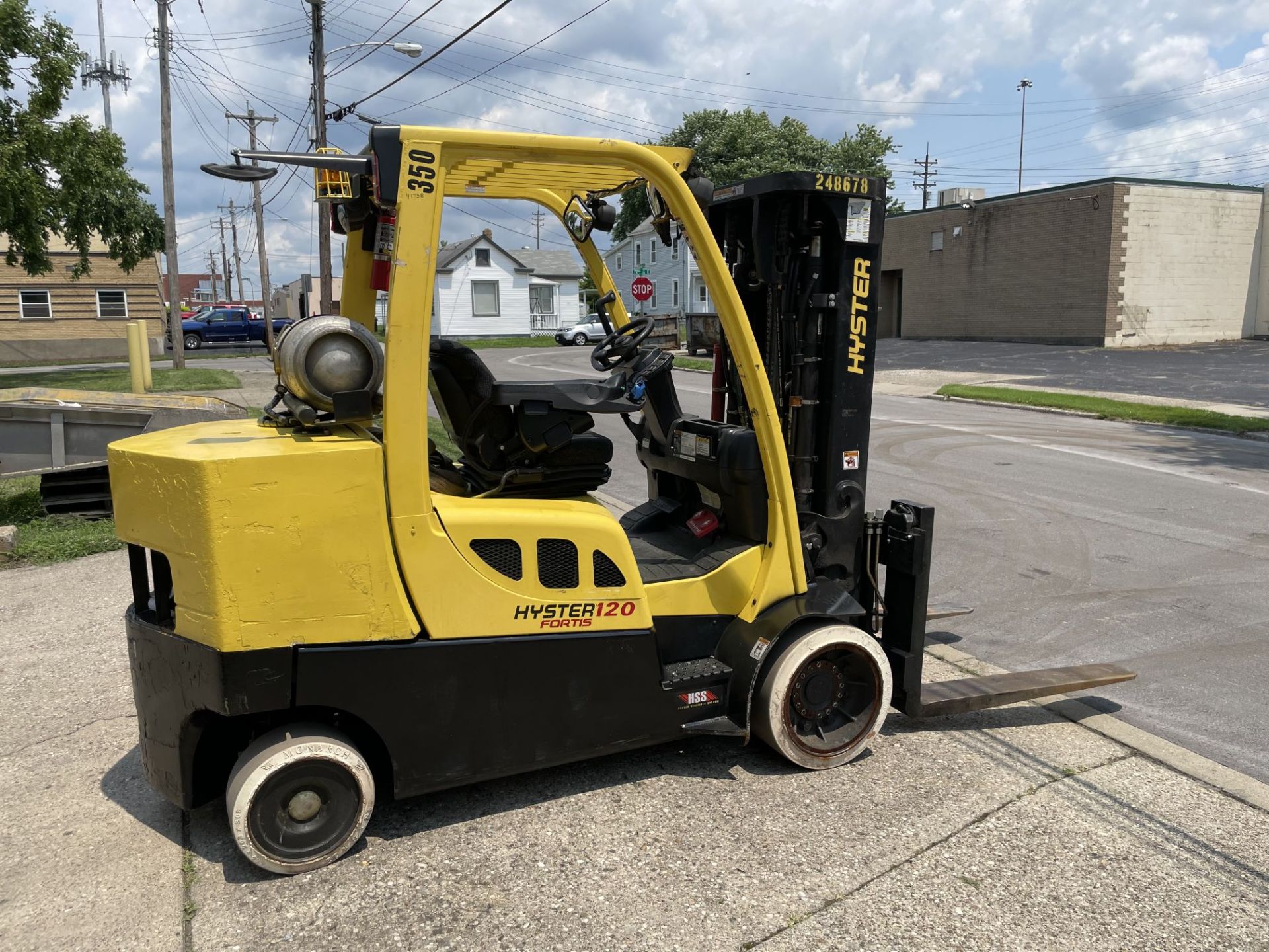 ****2015 - 12,000 LB. HYSTER MODEL S120FTS LP GAS CUSHION TIRE LIFT TRUCK; S/N H004V03838N - Image 5 of 15