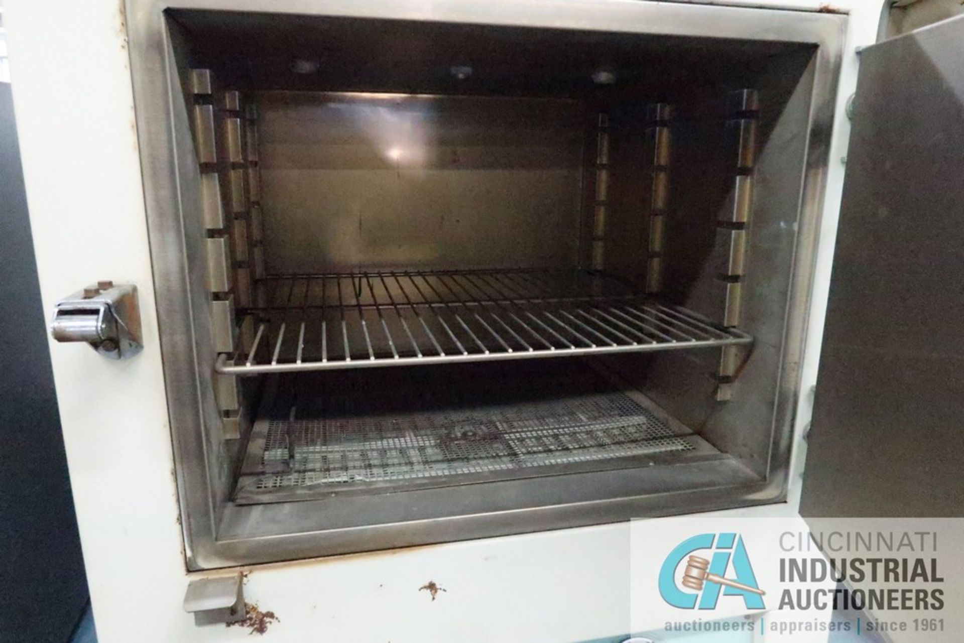 BLUE M MODEL OV-18A STABIL-THERM ELECTRIC GRAVITY OVEN; S/N DV1-11093, 100-550 DEGREE F - Image 3 of 4