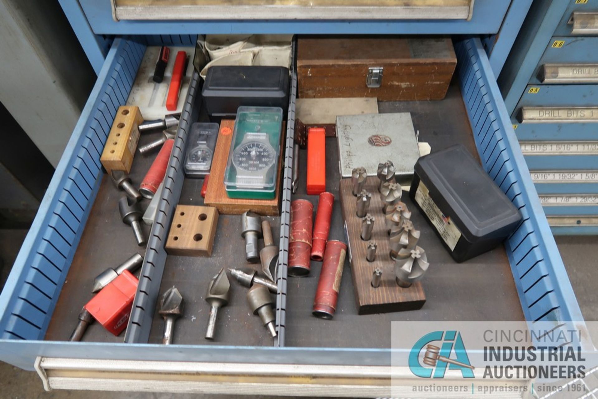 LYON ELEVEN DRAWER TOOL CABINET AND CONTENTS LOADED WITH REAMERS, CARBIDE INSERTS, EXTENDED - Image 6 of 6
