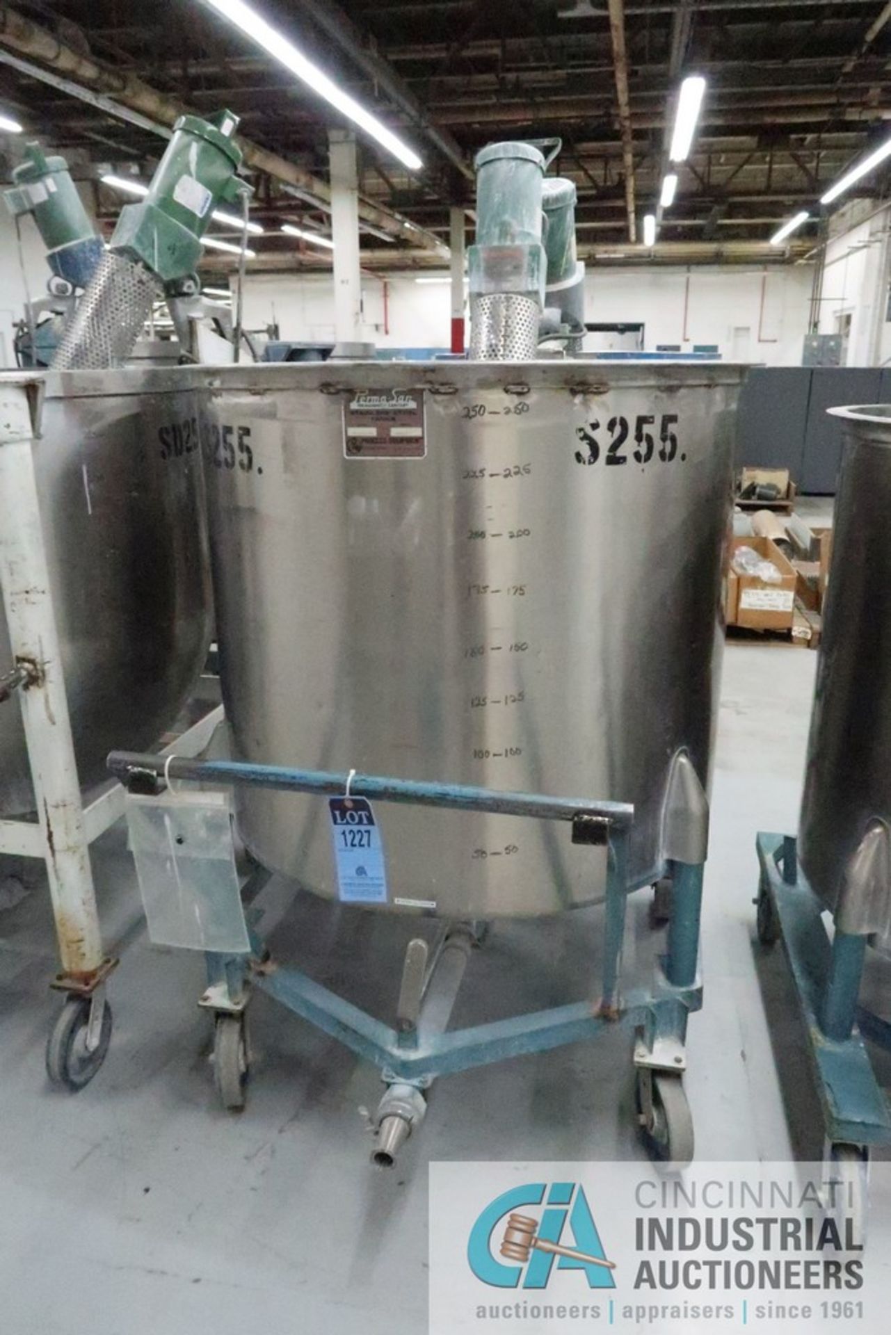 250 GALLON PORTABLE STAINLESS STEEL MIXING TANK WITH .43 HP LIGHTNIN MODEL ND-1 AGITATOR, TANK NO.