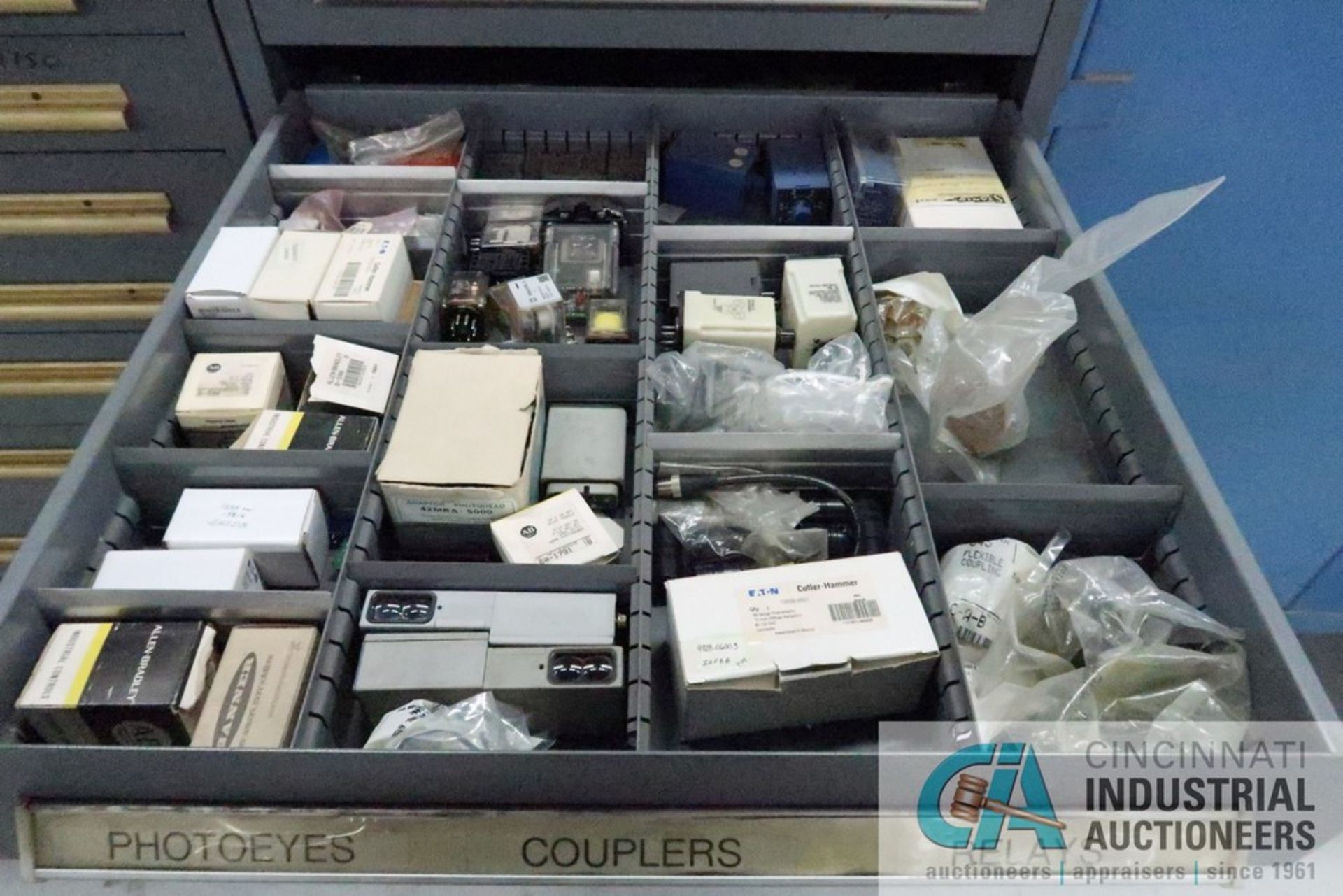 NINE DRAWER VIDMAR CABINET AND CONTENTS LOADED WITH WIRE CONNECTORS, CIRCUIT BREAKERS, PHOTOEYES, - Image 5 of 10