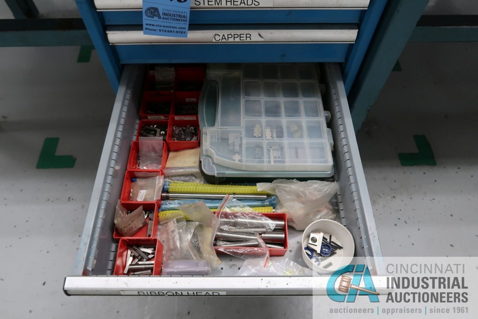 LISTA FIVE-DRAWER PARTS CABINET AND CONTENTS WITH MISCELLANEOUS HARDWARE AND PARTS - Image 12 of 13