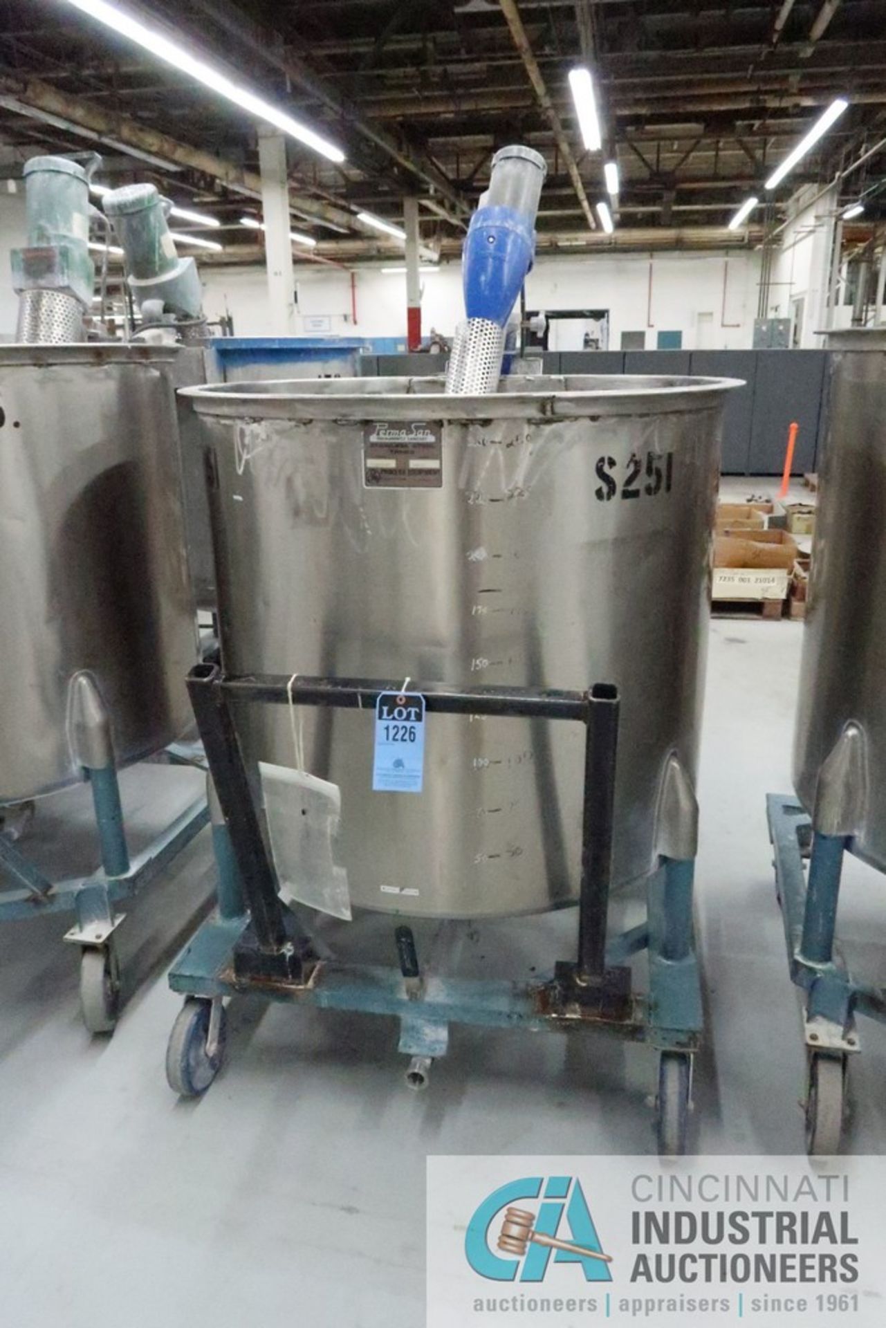 250 GALLON PORTABLE STAINLESS STEEL MIXING TANK WITH 1 HP EASTERN MIXERS MODEL RG-3 AGITATOR, TANK