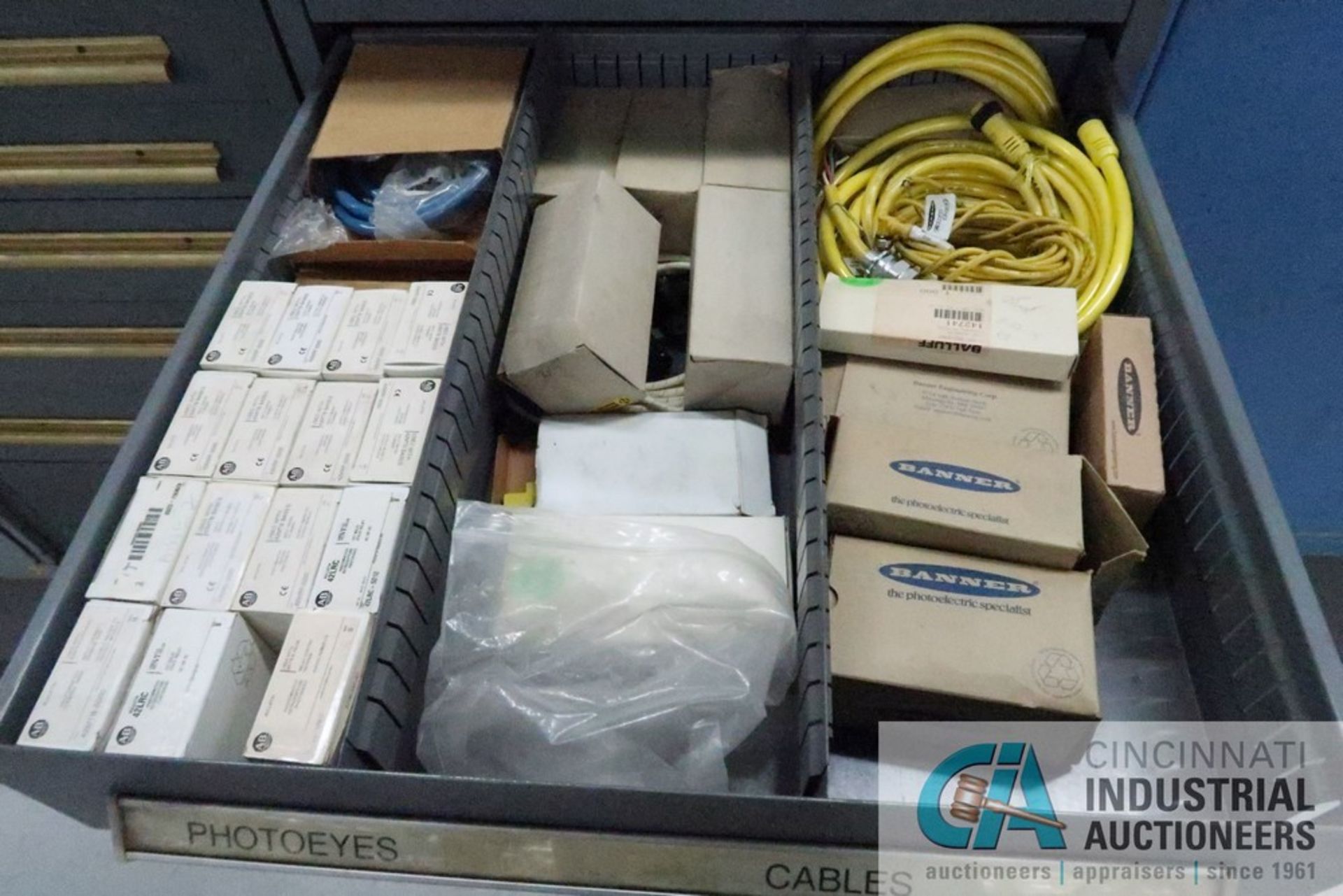 NINE DRAWER VIDMAR CABINET AND CONTENTS LOADED WITH WIRE CONNECTORS, CIRCUIT BREAKERS, PHOTOEYES, - Image 6 of 10