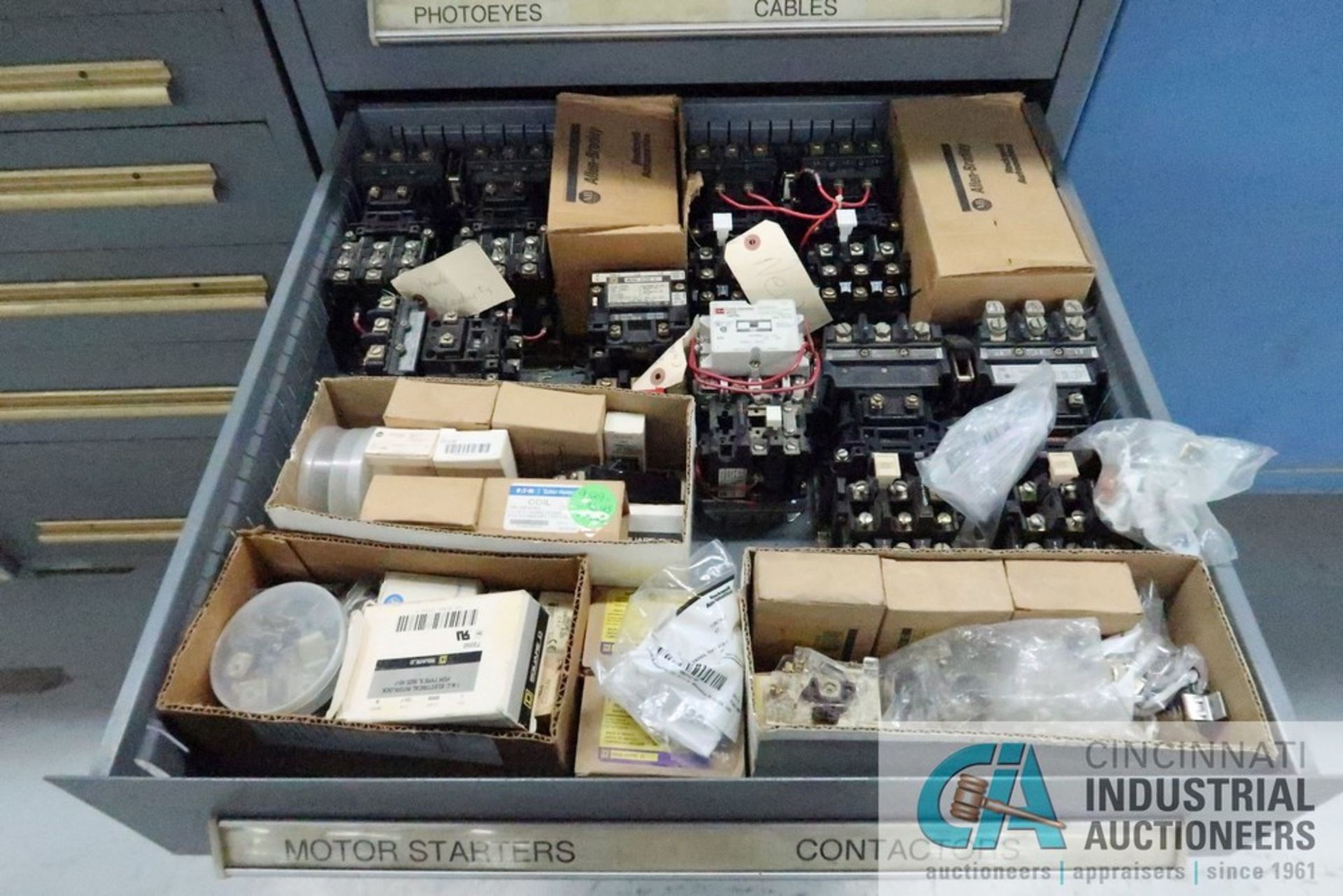 NINE DRAWER VIDMAR CABINET AND CONTENTS LOADED WITH WIRE CONNECTORS, CIRCUIT BREAKERS, PHOTOEYES, - Image 7 of 10