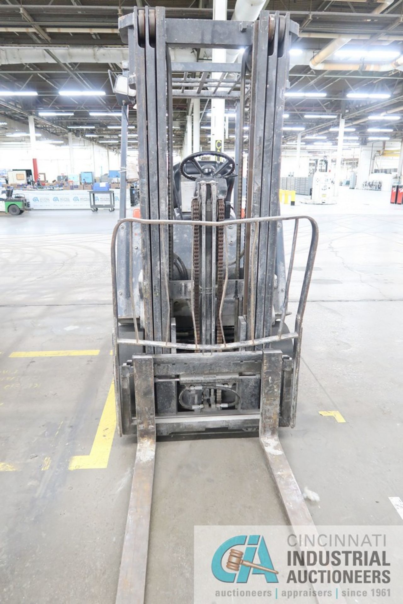 5,000 LB. TOYOTA MODEL 5FBCU25 36 VOLT THREE-STAGE CUSHION TIRE LIFT TRUCK; S/N 62938 - Image 3 of 7