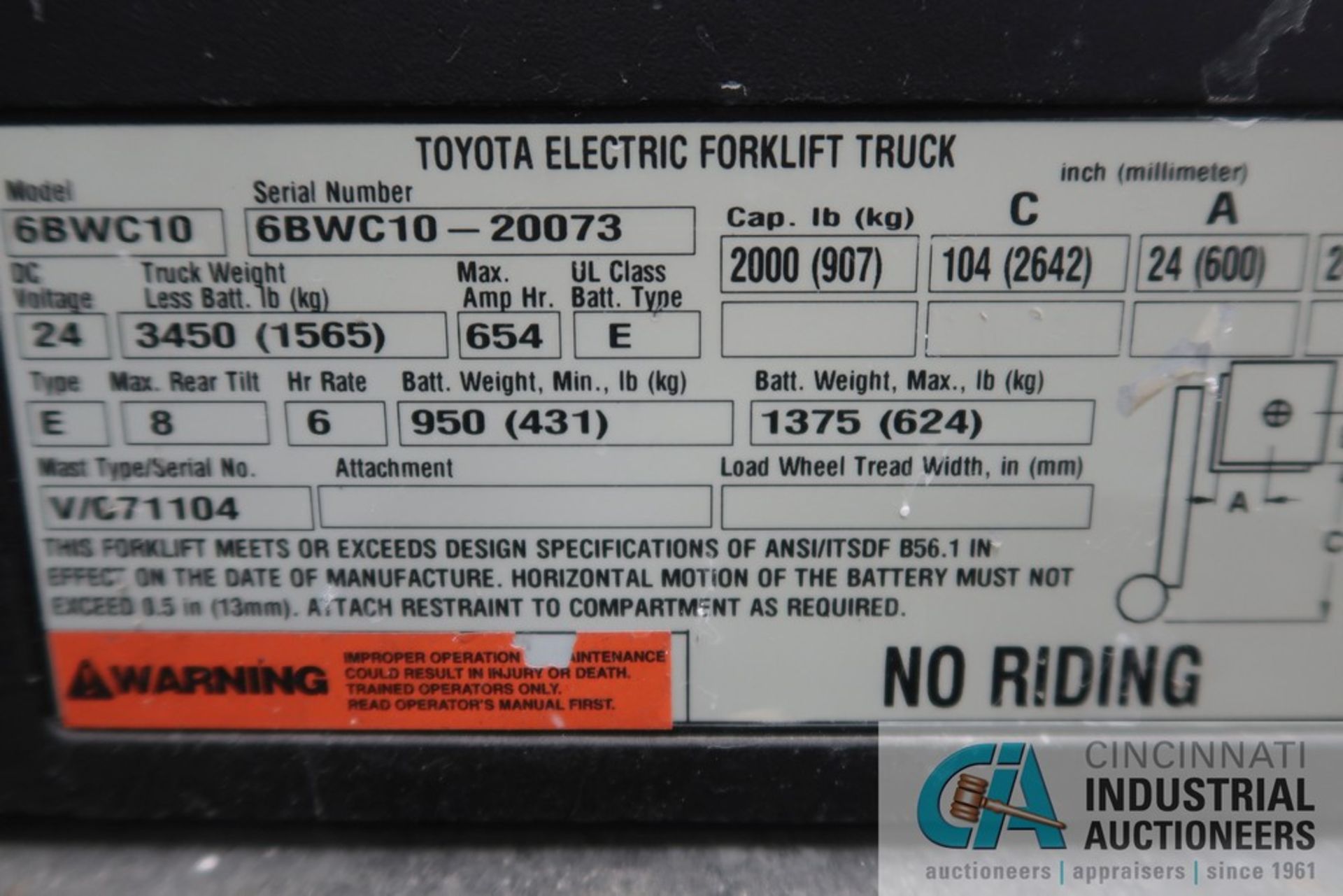 2,000 LB. TOYOTA MODEL 6BWC10 24 VOLT TWO-STAGE WALK BEHIND LIFT TRUCK; S/N 6BWC10-20073 - Image 5 of 5