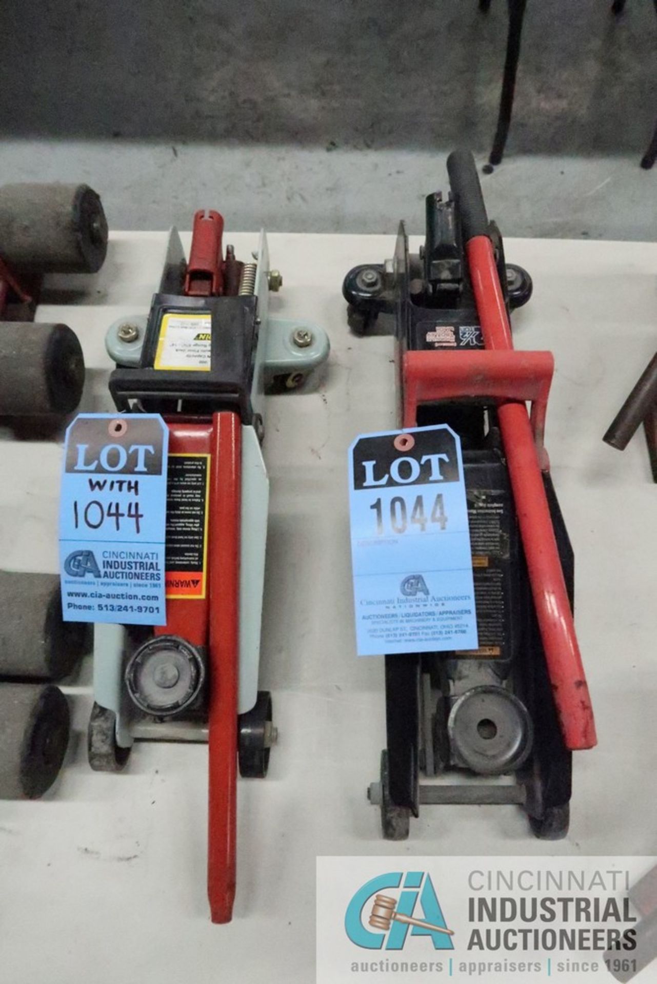 (1) 2-1/2 TON AND (1) 2 TON MANUAL HYDRAULIC FLOOR JACKS