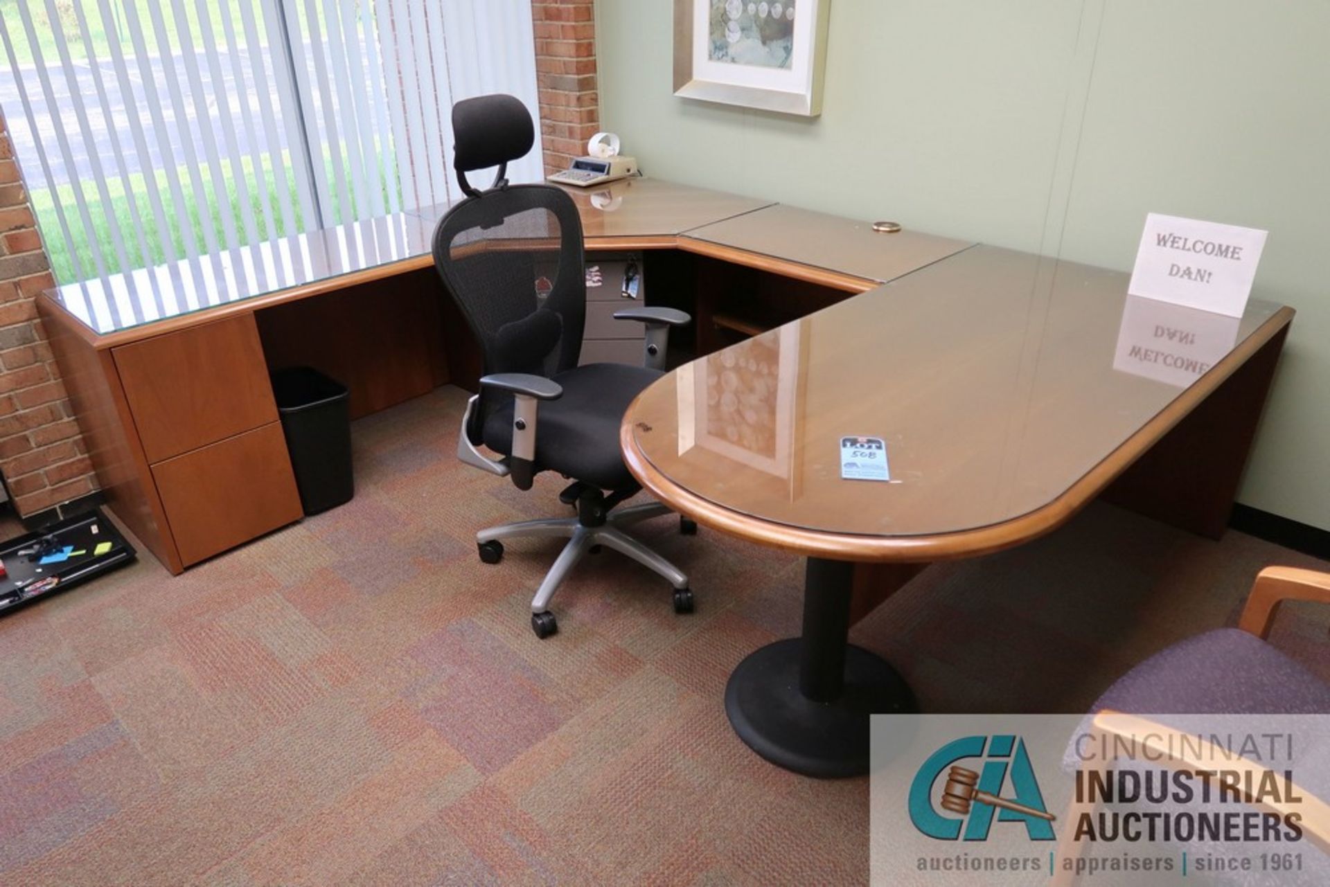 (LOT) CONTENTS OF OFFICE INCLUDES U-SHAPED DESK WITH (2) 2-DRAWER CABINETS AND (3) CHAIRS