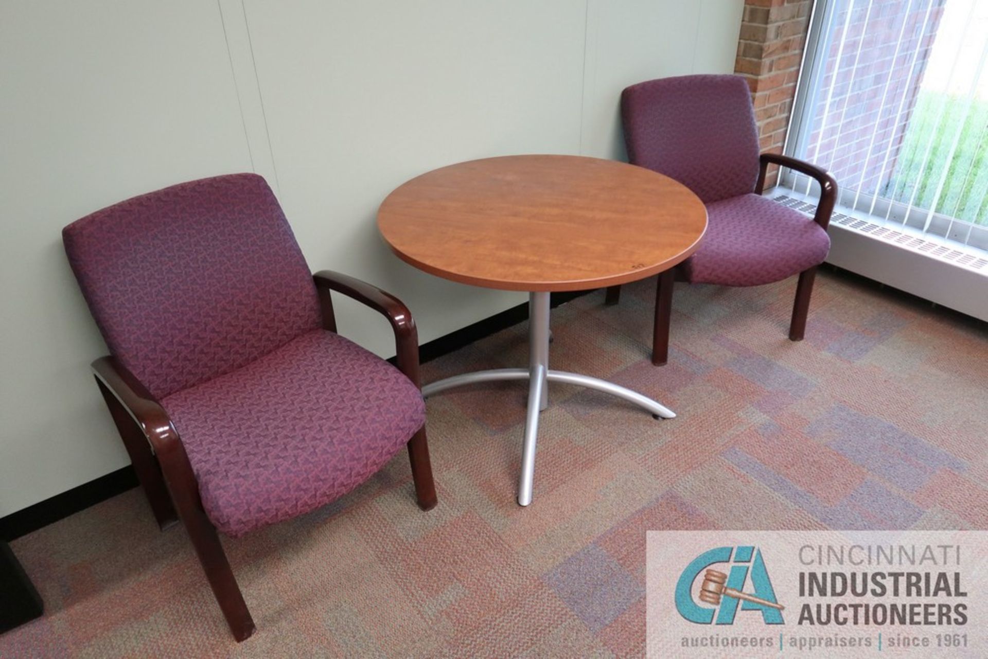 (LOT) EXECUTIVE OFFICE WITH U-SHAPED DESK, 36" DIAMETER TABLE, (6) CHAIRS - Image 5 of 5