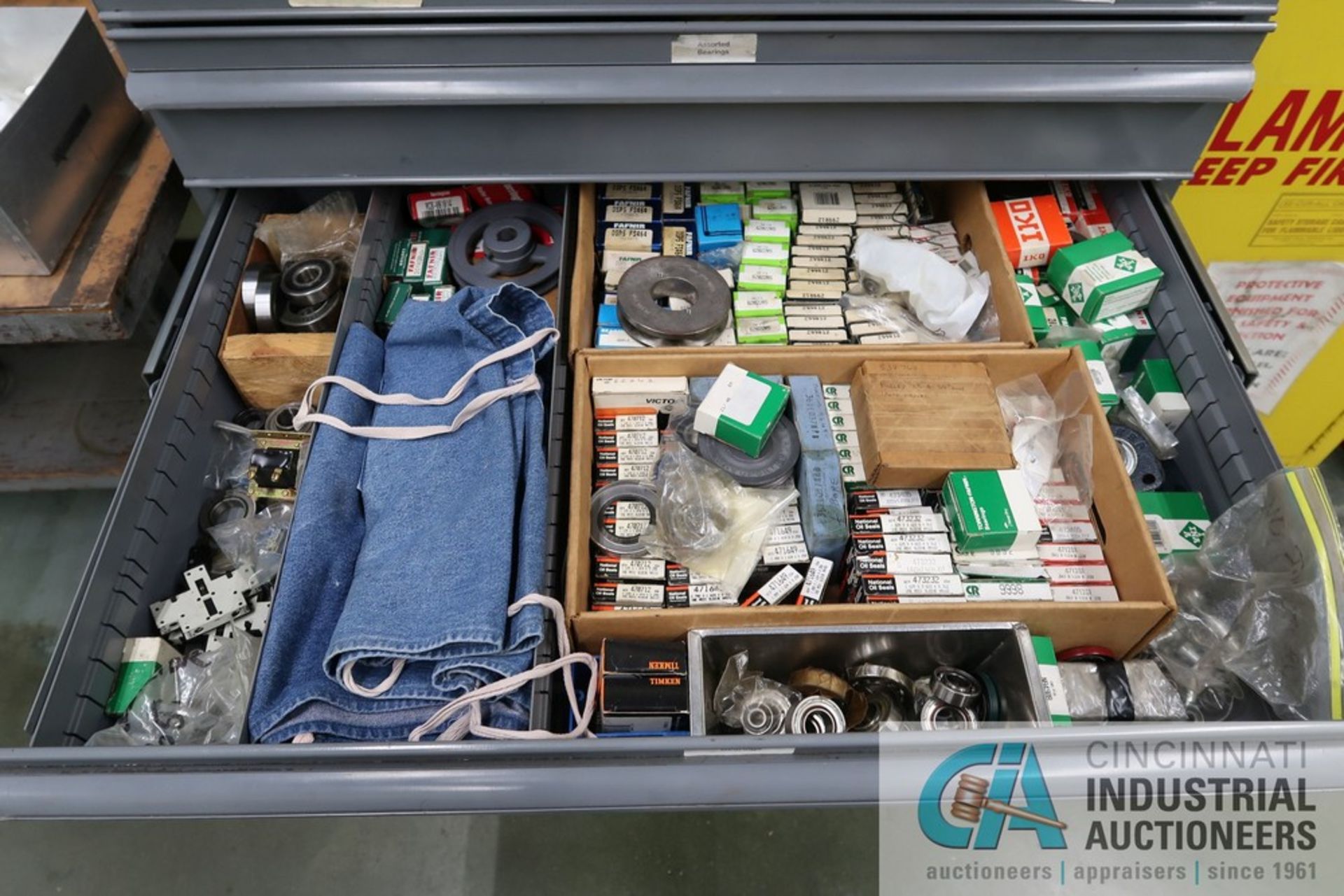 6-DRAWER EQUIPTO CABINET WITH MISCELLANEOUS MACHINE PARTS - Image 5 of 7