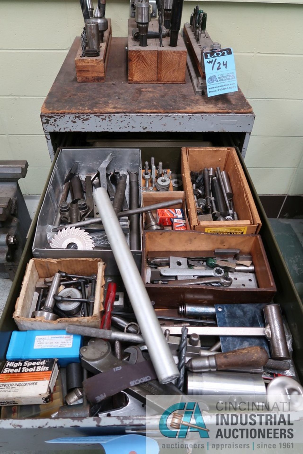 6-DRAWER CABINET WITH MISCELLANEOUS TOOLING - Image 6 of 6