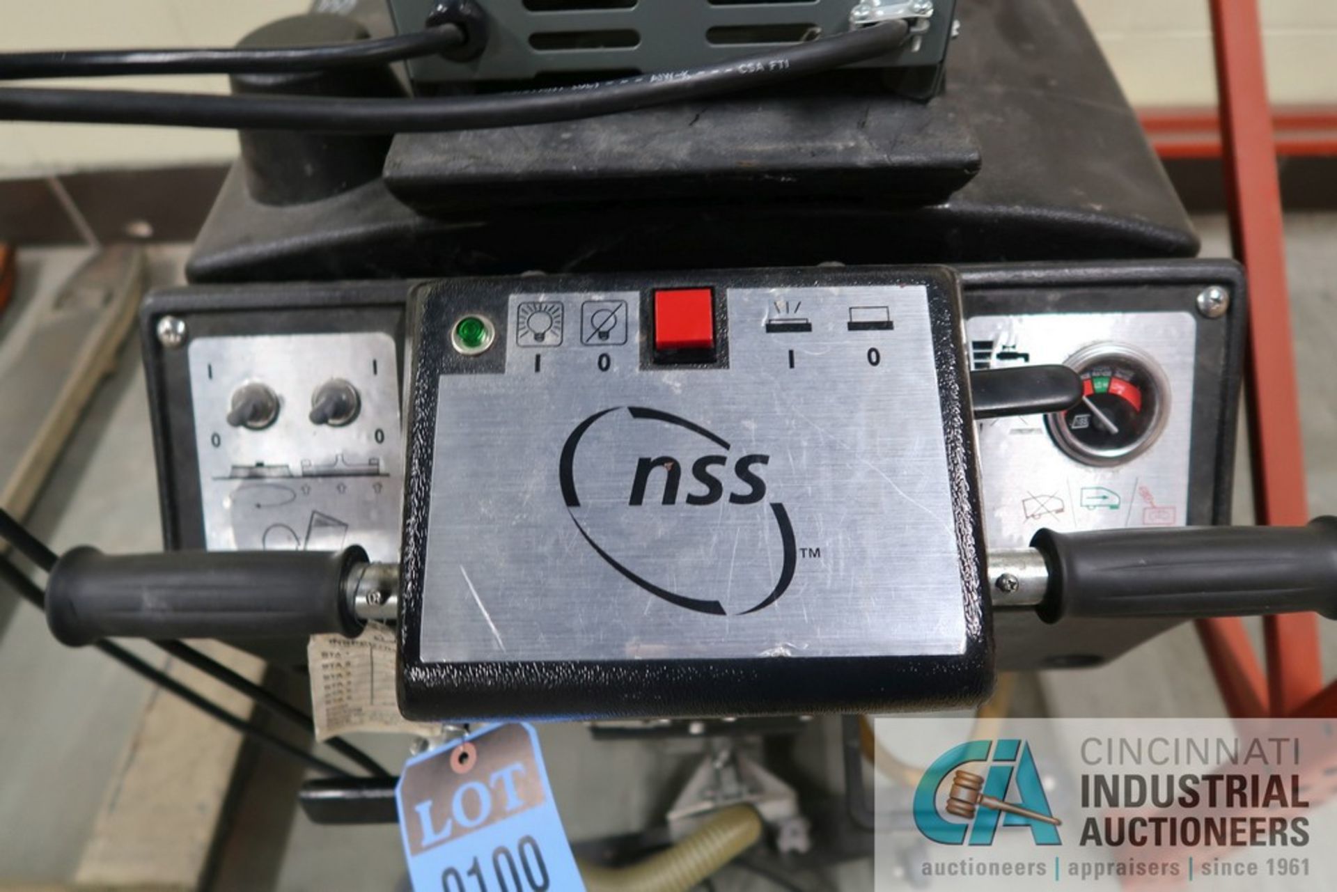 NSS MODEL WRANGLER 26VS WALK-BEHIND FLOOR SCRUBBER; S/N 262610B-3802ANRL, BUILT-IN CHARGER - Image 3 of 4