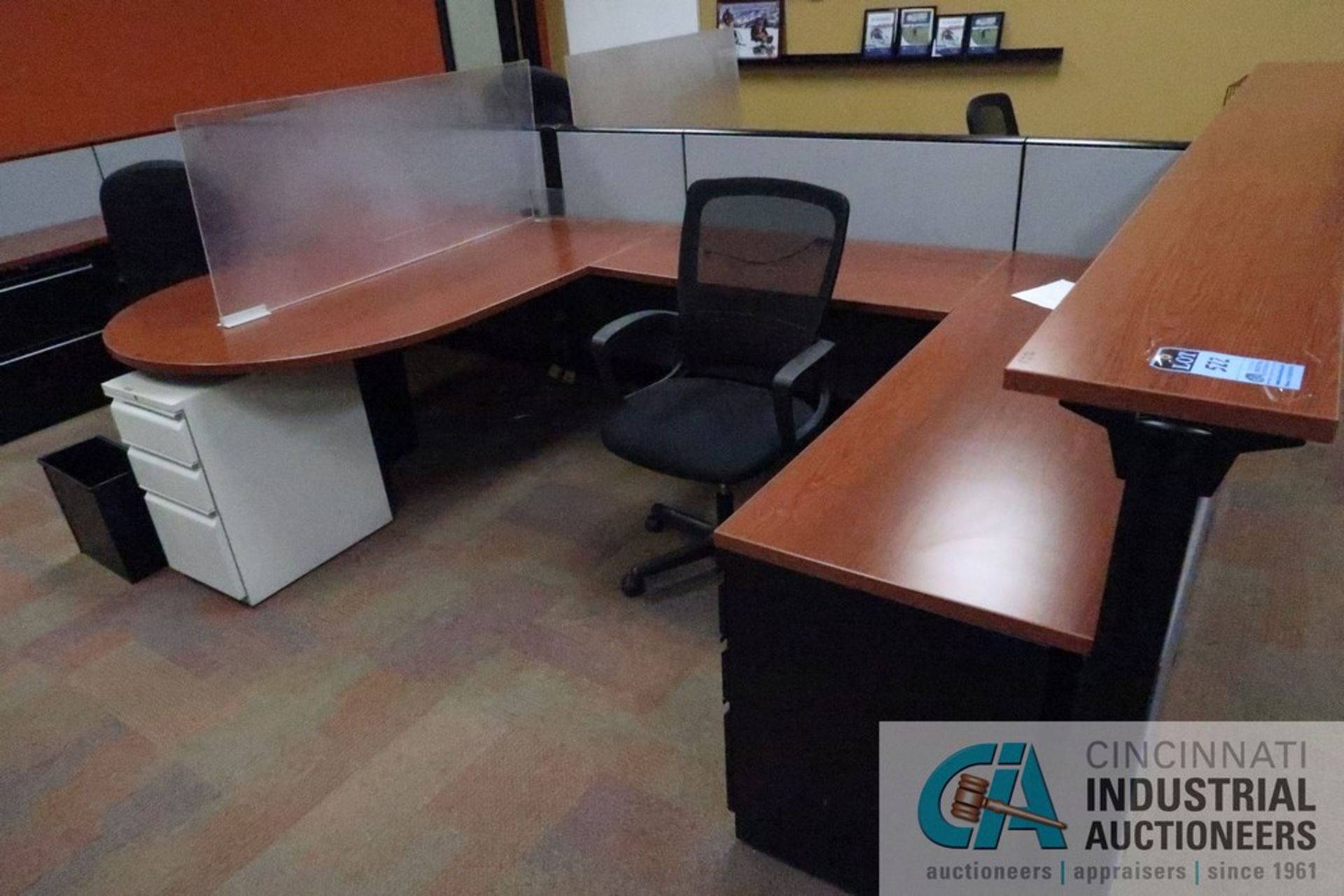 PERSON 72" X 96" MODULAR OFFICE CUBICLES WITH (4) CHAIRS - Image 2 of 4