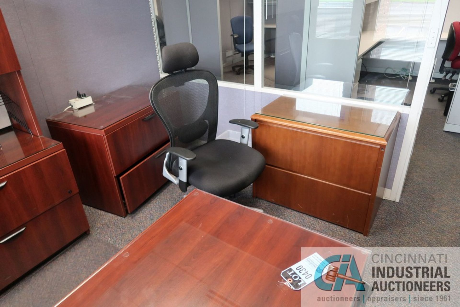 (LOT) EXECUTIVE OFFICE WITH U-SHAPED DESK, (2) 2-DRAWER CABINETS, COFFEE TABLE, (3) CHAIRS - Image 3 of 4