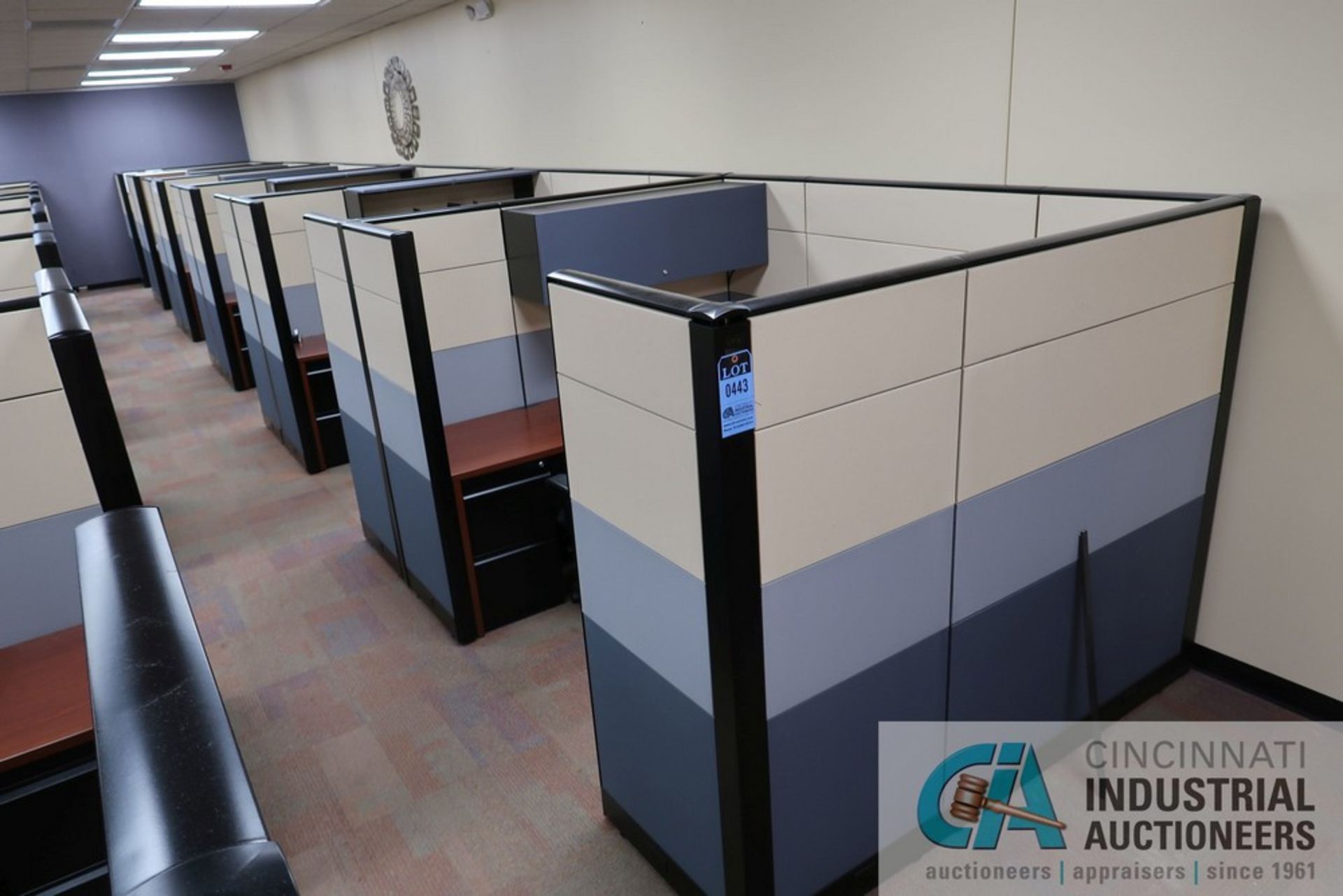 PERSON 100" X 76" MODULAR OFFICE CUBICLES WITH (6) CHAIRS