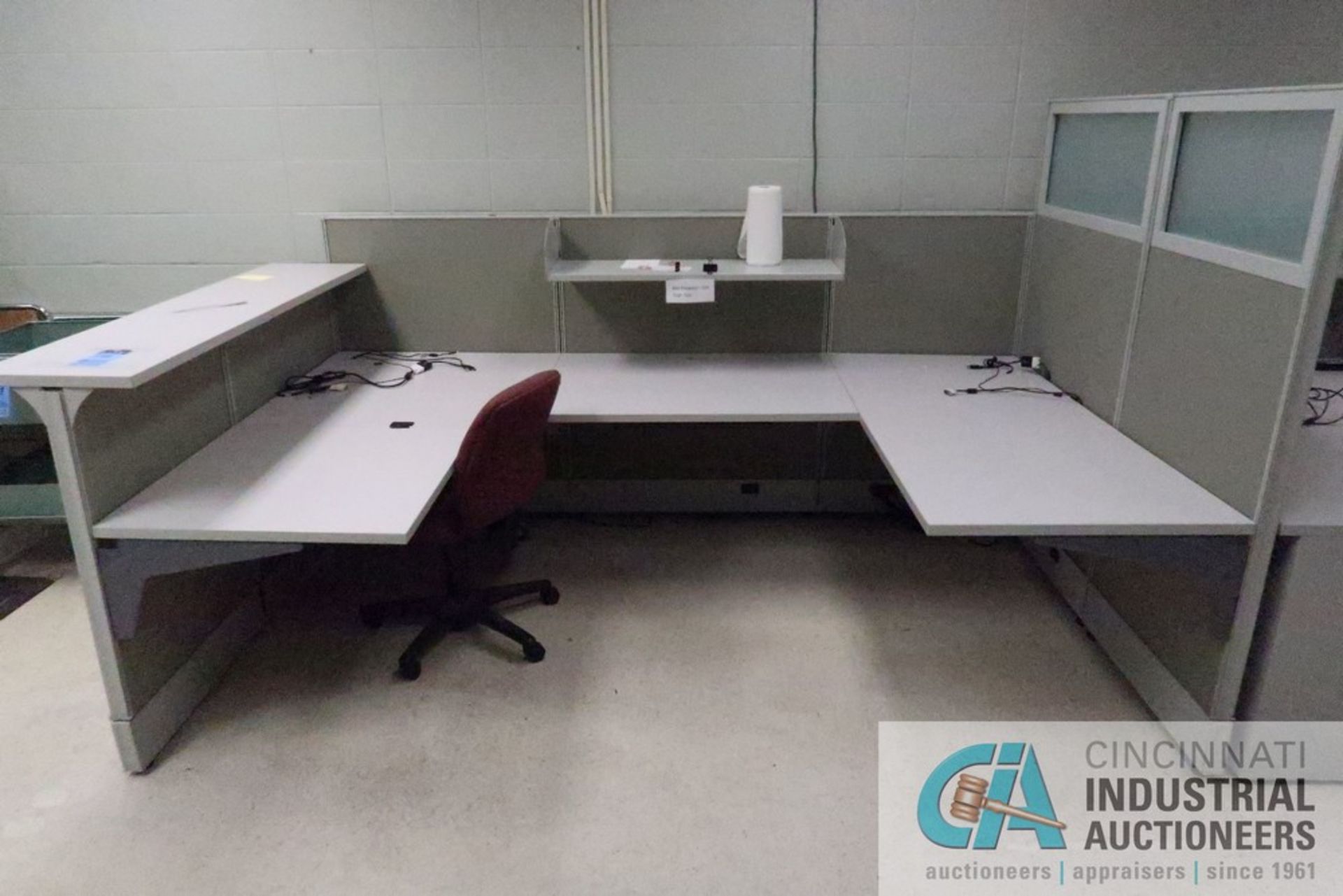 PERSON 108" X 68" MODULAR DESKS - Image 2 of 3