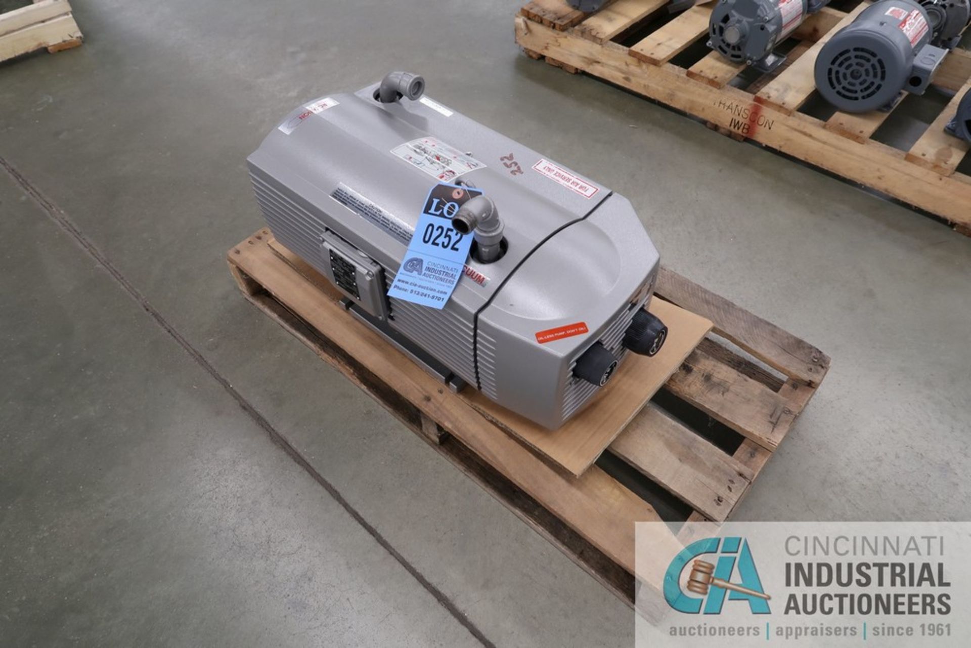 BECKER 90/4-130 VACUUM PUMP (NEW)