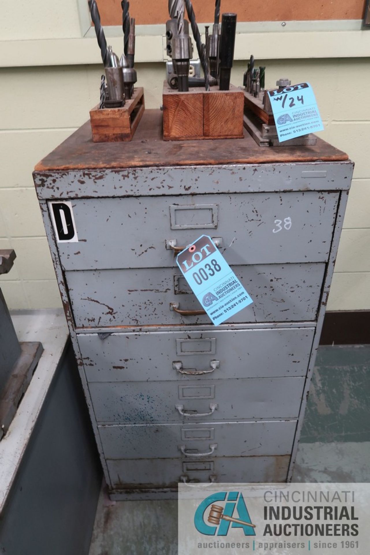 6-DRAWER CABINET WITH MISCELLANEOUS TOOLING