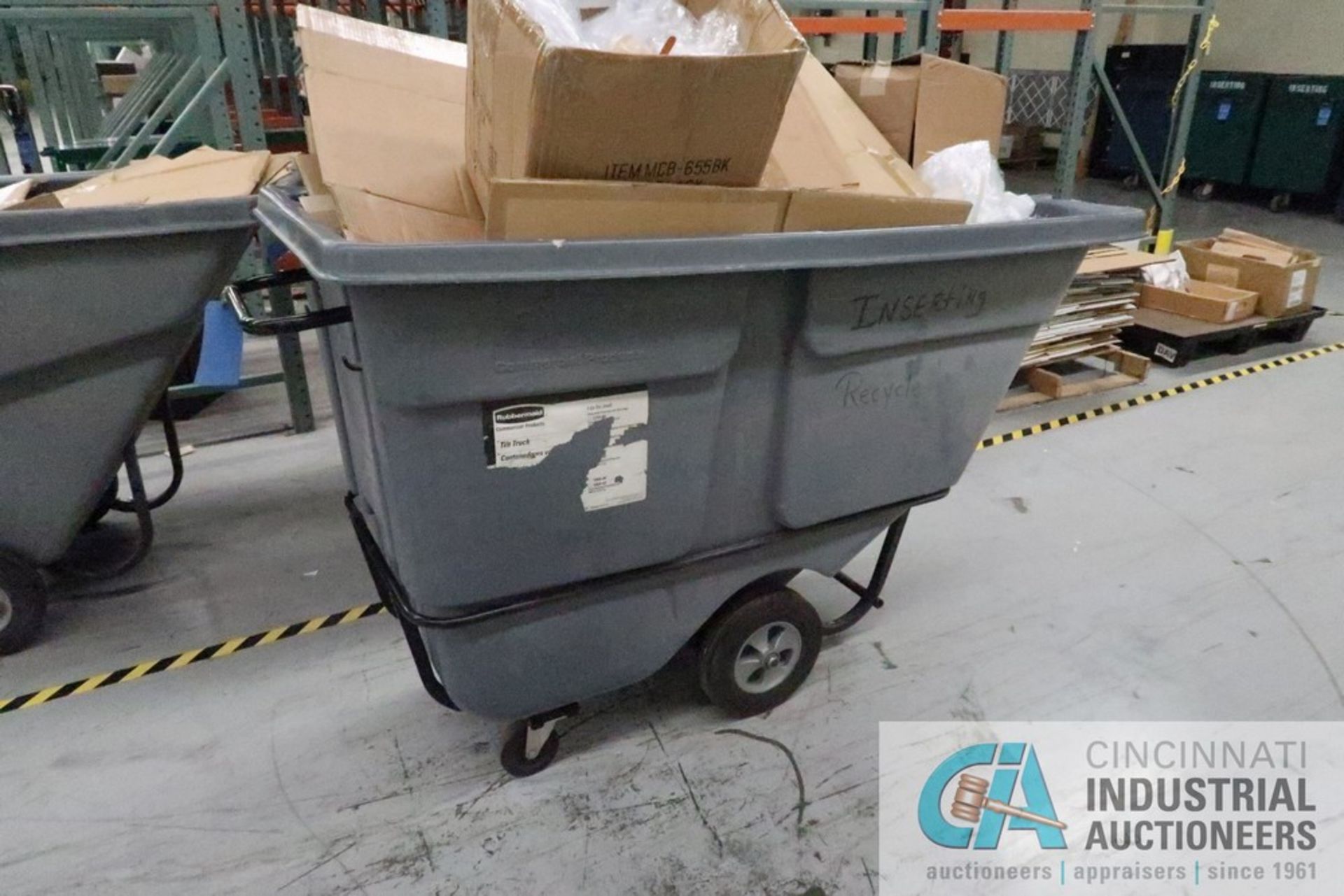 1-CU. YD. RUBBERMAID DUMPING CART