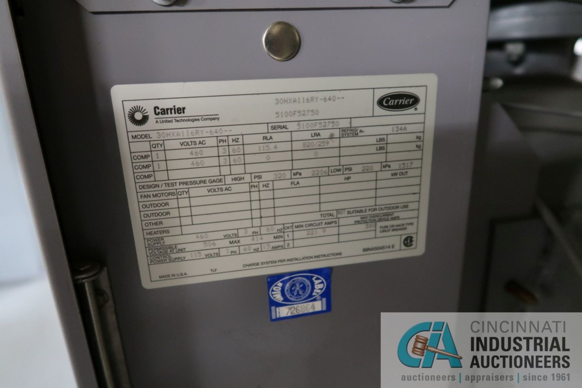 ****114 TON CARRIER MODEL 30HXA116RY-640 HIGH EFFICIENCY INDOOR LIQUID SCREW CHILLER (NEW 2000) - Image 7 of 11