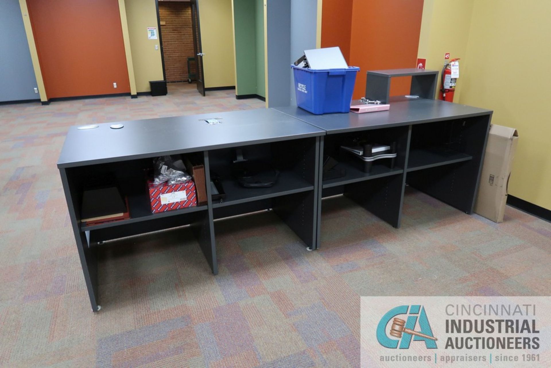 (LOT) 84" X 70" L-SHAPE RECEPTION DESK WITH (2) 5' BENCHES AND 2-DRAWER CABINET - Image 5 of 5