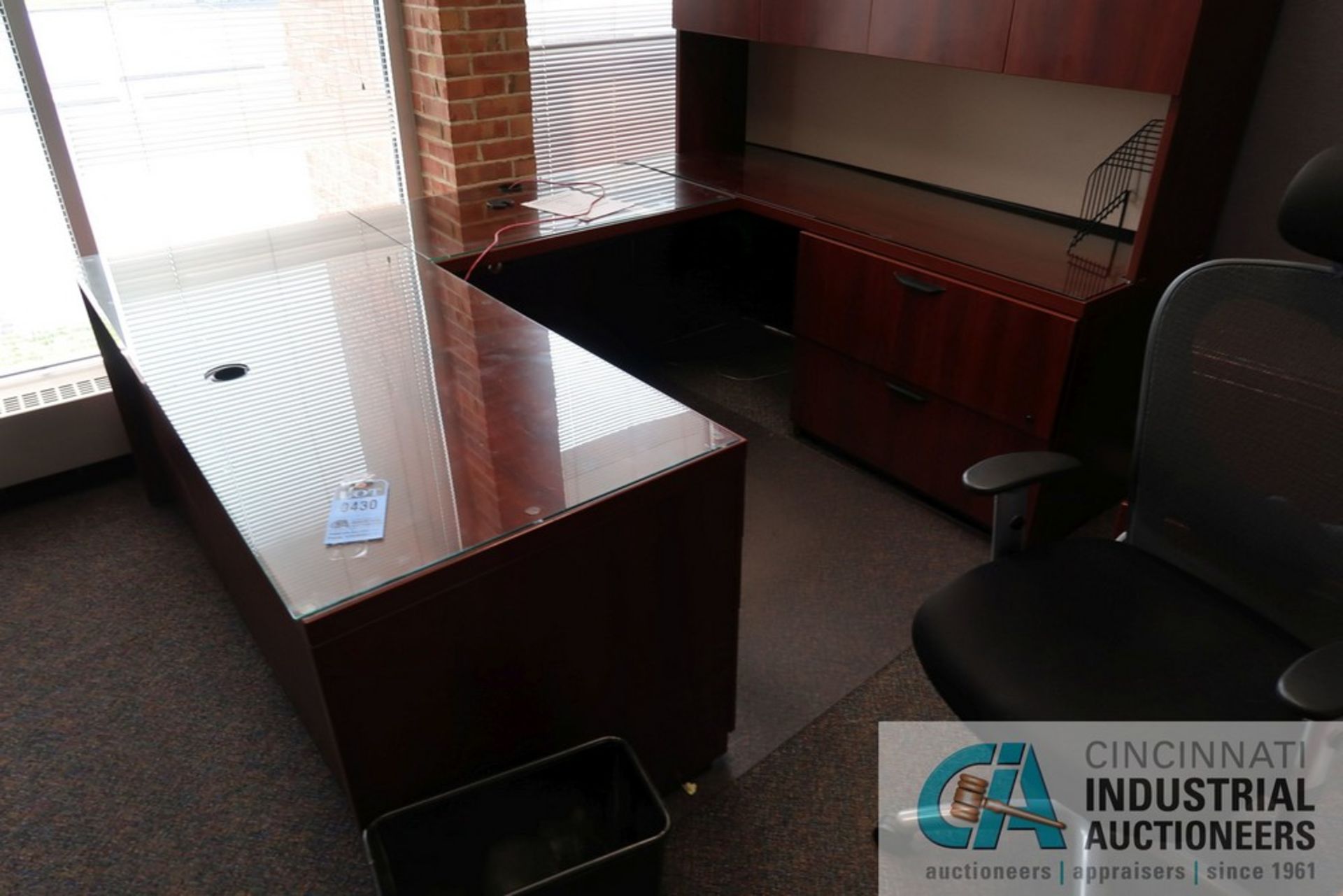 (LOT) EXECUTIVE OFFICE WITH U-SHAPED DESK, (2) 2-DRAWER CABINETS, COFFEE TABLE, (3) CHAIRS - Image 2 of 4