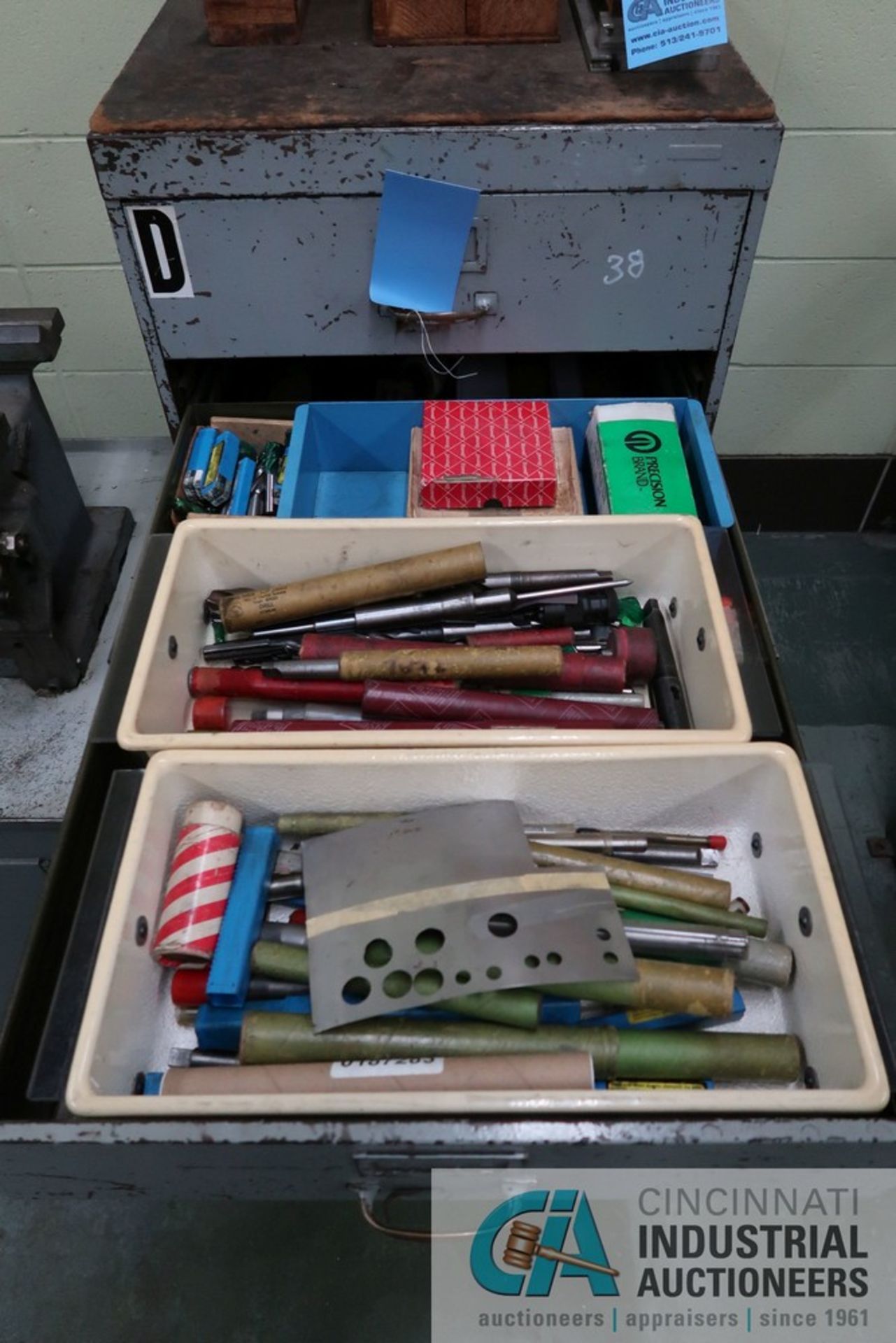 6-DRAWER CABINET WITH MISCELLANEOUS TOOLING - Image 2 of 6