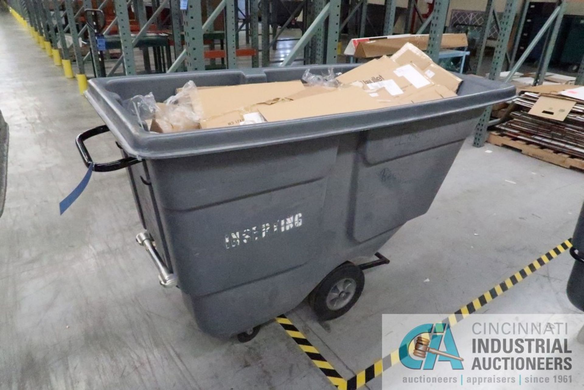 1-CU. YD. RUBBERMAID DUMPING CART