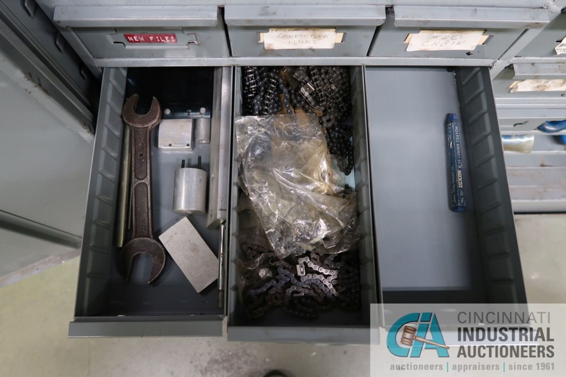 PORTABLE PIDGEON HOLE CABINET WITH MISCELLANEOUS TOOLS AND TOOLING - Image 8 of 10