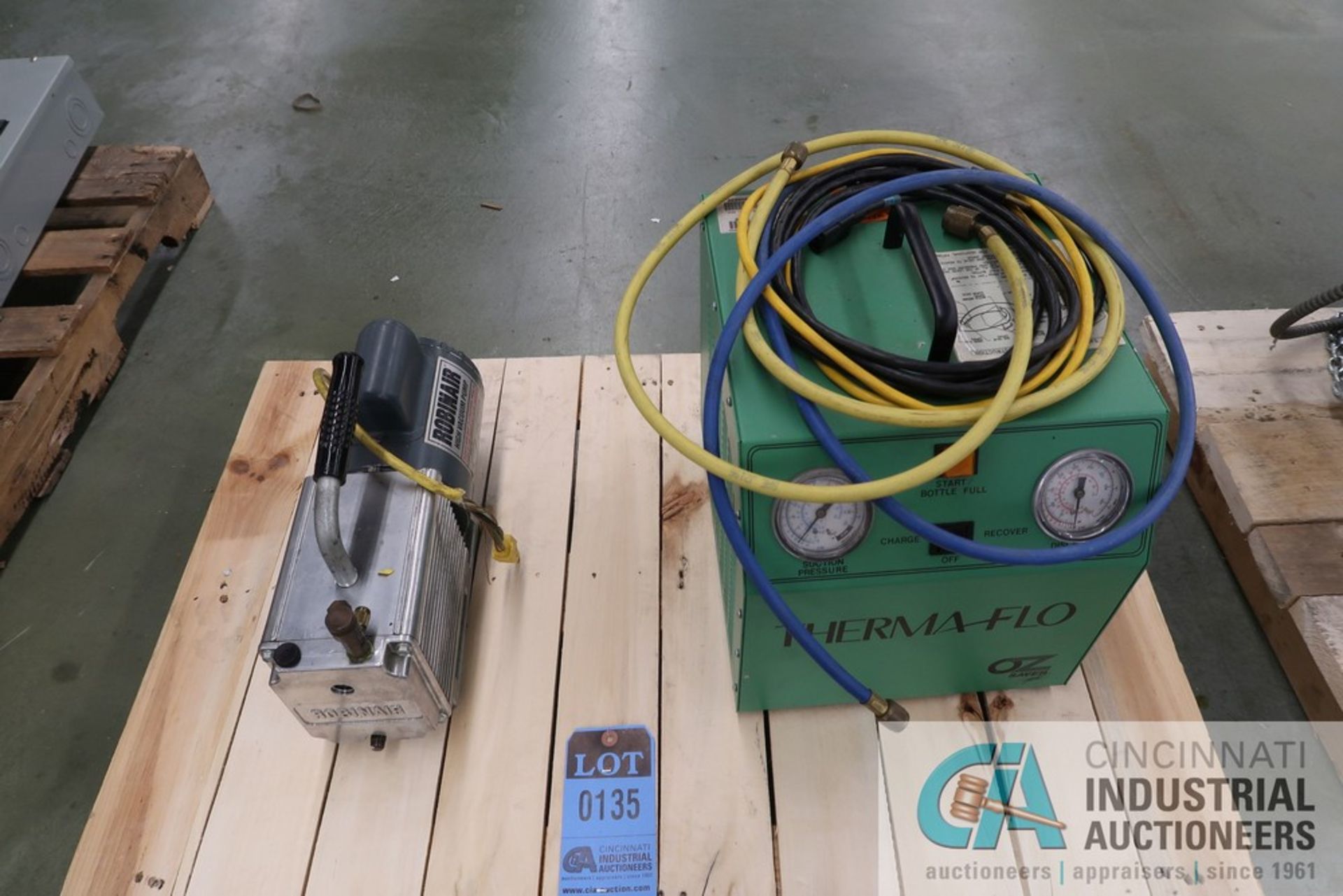 (LOT) AMERICAN THERMA-FLO MODEL 2070 REFRIGERANT RECOVERY & CHARGING UNIT AND ROBINAIR VACUUM PUMP - Image 2 of 3