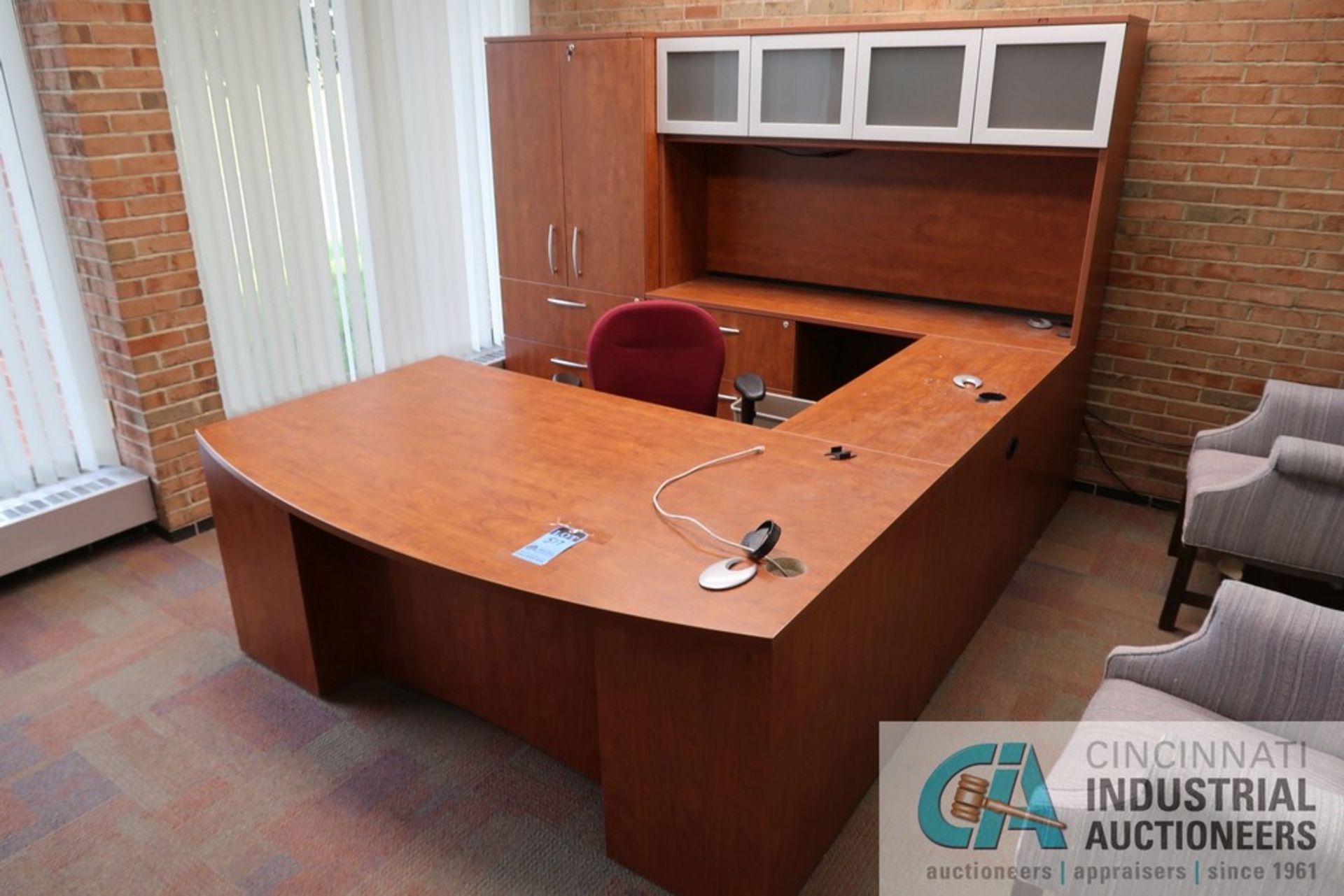 (LOT) EXECUTIVE OFFICE WITH U-SHAPED DESK, 36" DIAMETER TABLE, (6) CHAIRS - Image 2 of 5