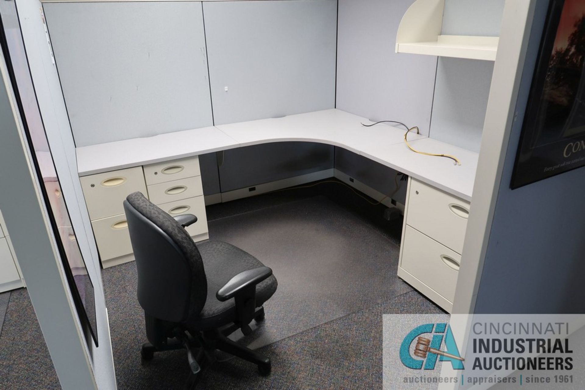 PERSON 96" X 92" MODULAR OFFICE CUBICLES WITH (2) CHAIRS - Image 2 of 3