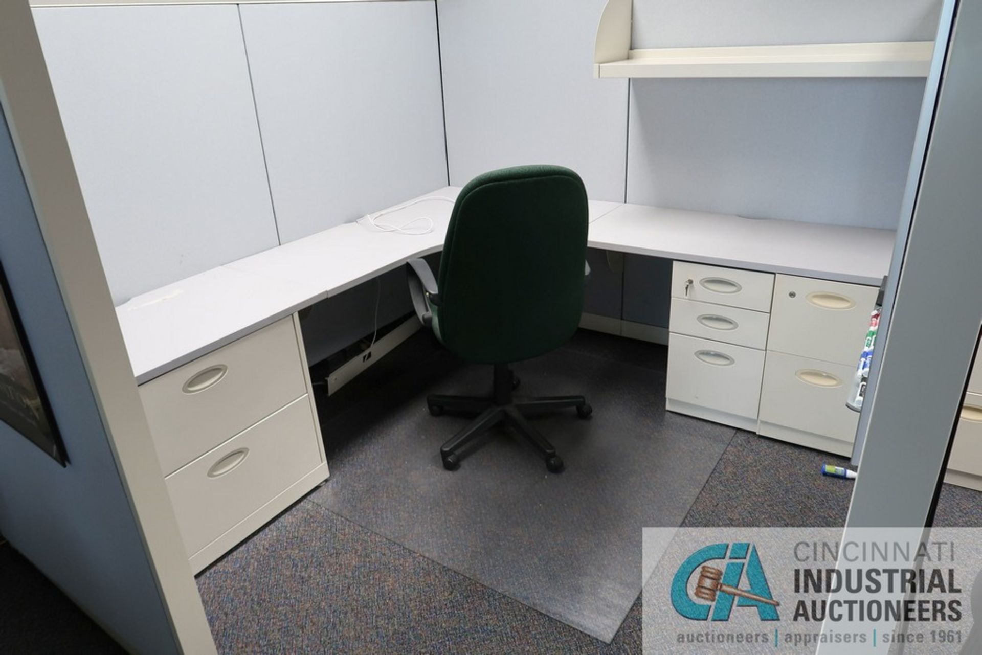 PERSON 96" X 92" MODULAR OFFICE CUBICLES WITH (2) CHAIRS - Image 3 of 3