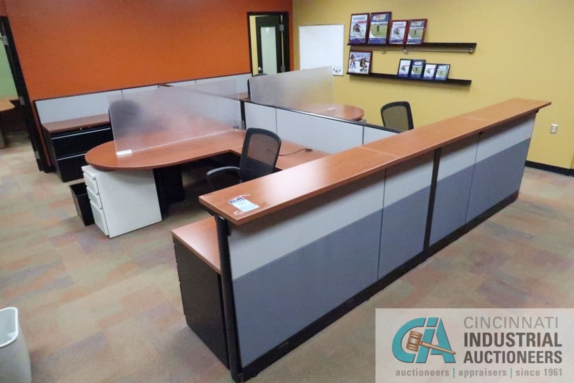 PERSON 72" X 96" MODULAR OFFICE CUBICLES WITH (4) CHAIRS