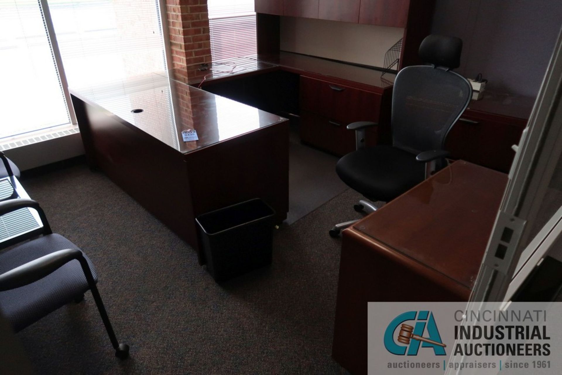 (LOT) EXECUTIVE OFFICE WITH U-SHAPED DESK, (2) 2-DRAWER CABINETS, COFFEE TABLE, (3) CHAIRS