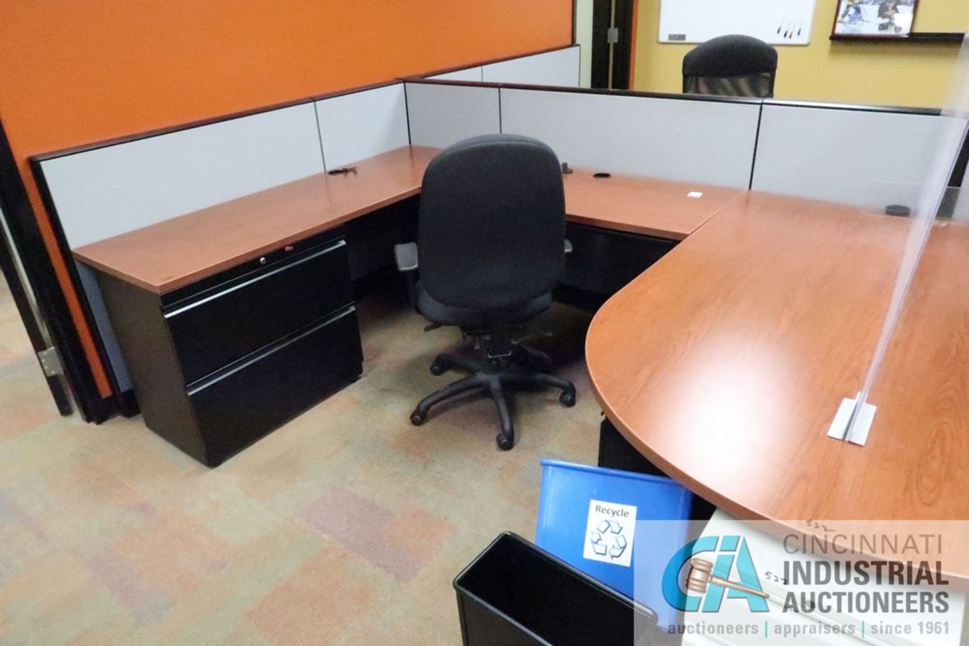 PERSON 72" X 96" MODULAR OFFICE CUBICLES WITH (4) CHAIRS - Image 3 of 4