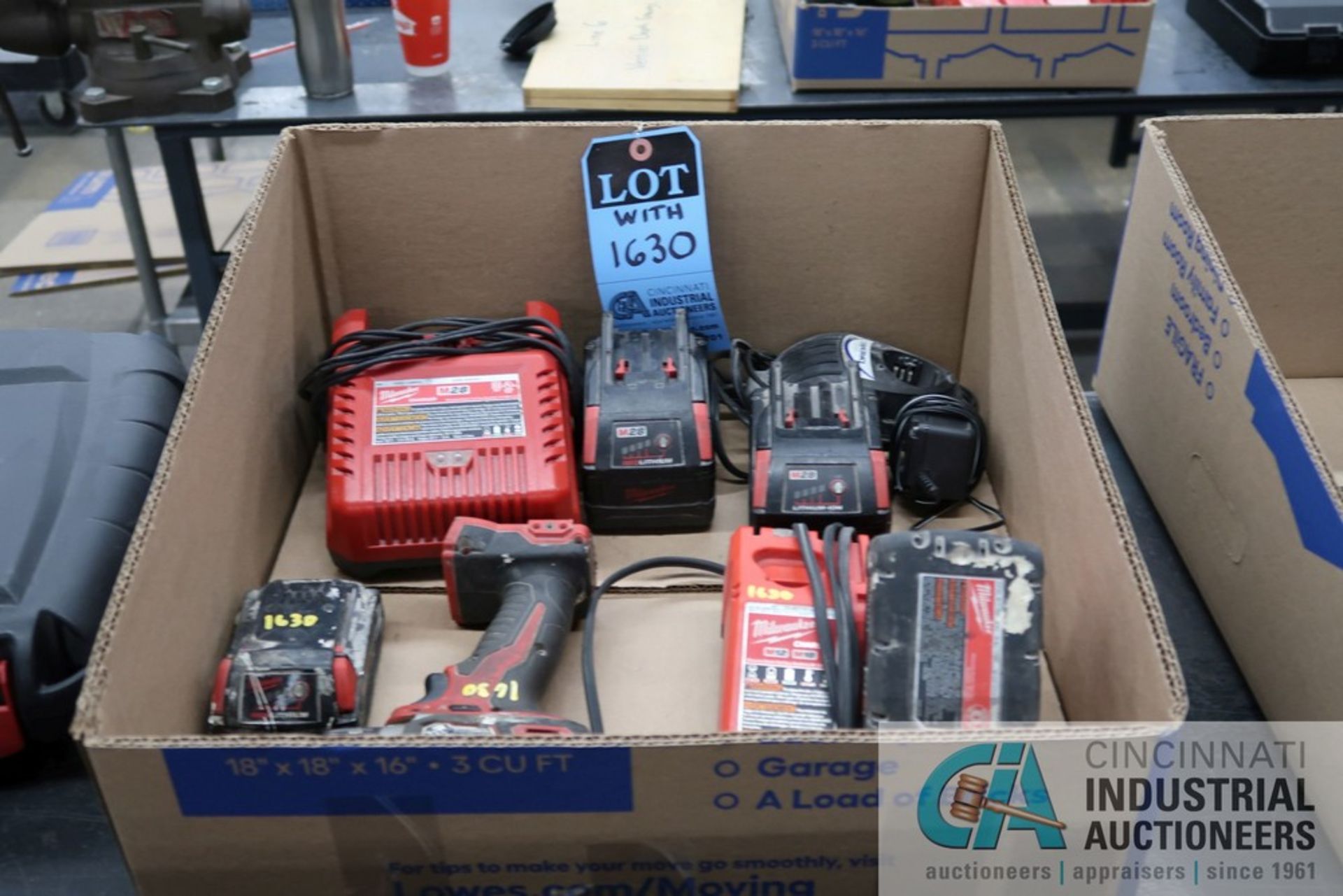 (LOT) MISCELLANEOUS CORDLESS AND ELECTRIC HAND POWER TOOLS - Image 6 of 6