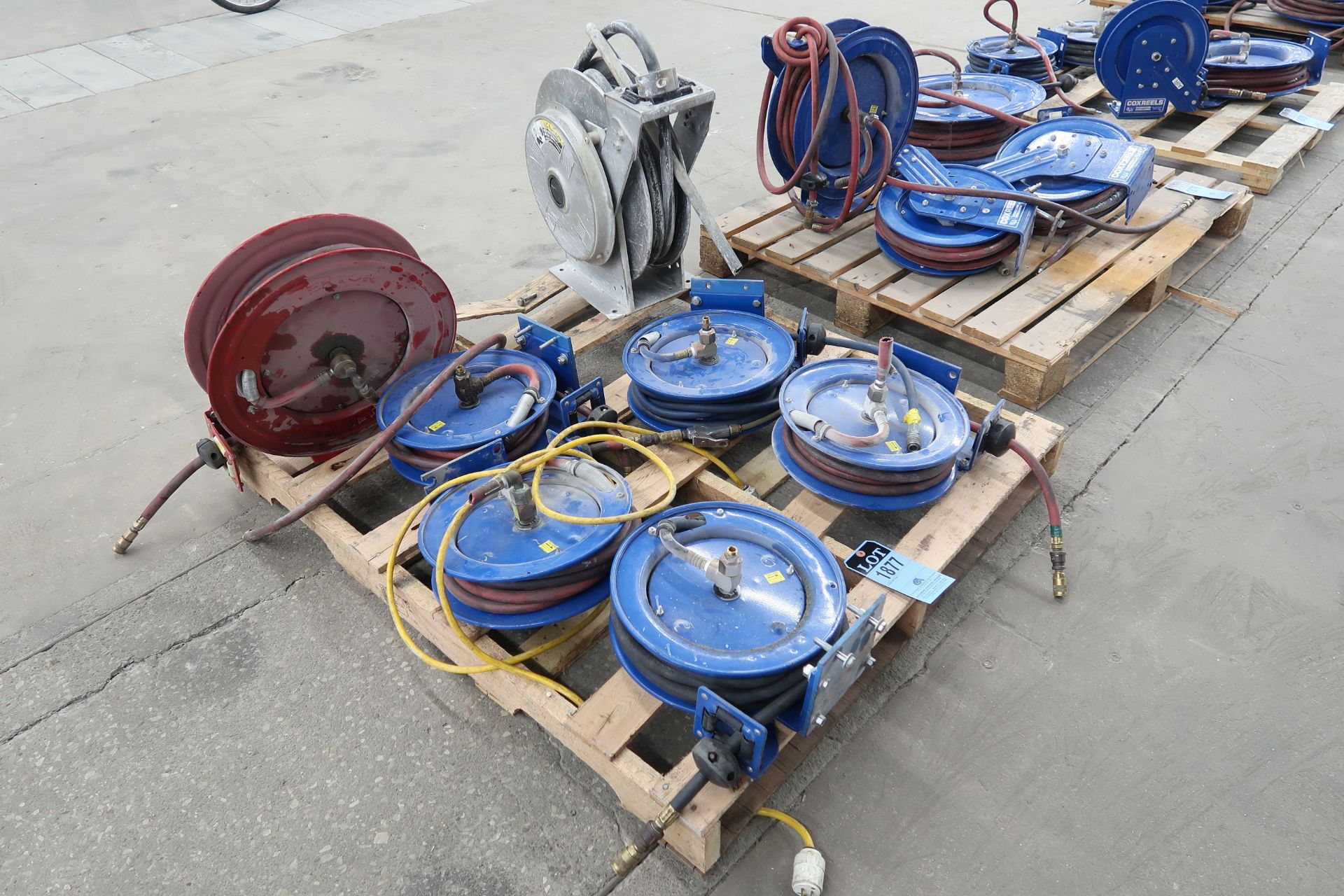 MISCELLANEOUS BRANDS WALL MOUNT HOSE REELS