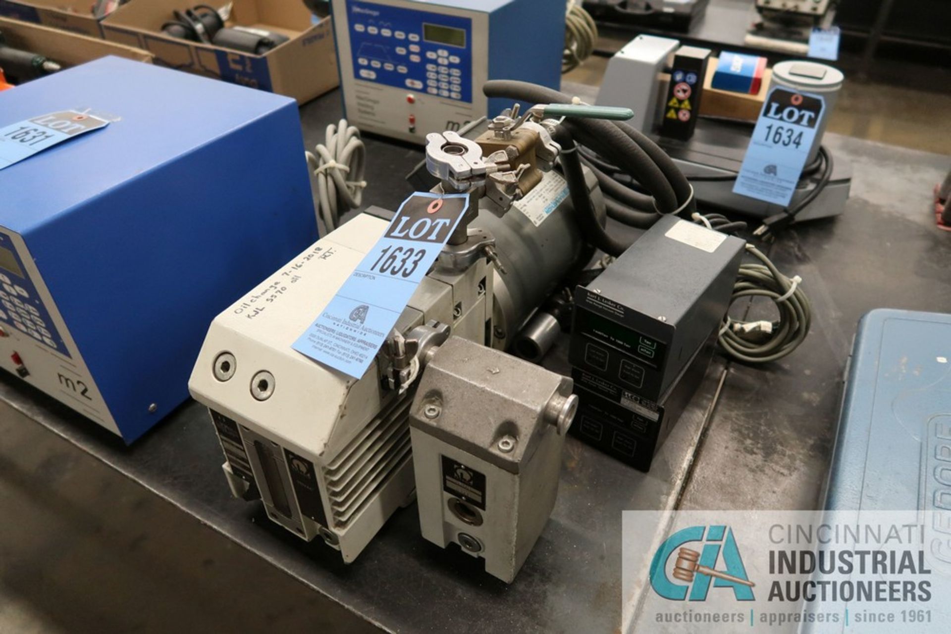 1 HP LEYBOLD MODEL D8B VACUUM PUMP WITH (2) LESKER WIDE RANGE VACUUM GAUGES - Image 3 of 3