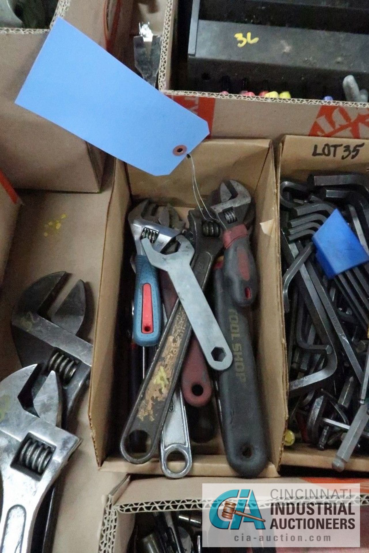 (LOT) ADJUSTABLE WRENCHES