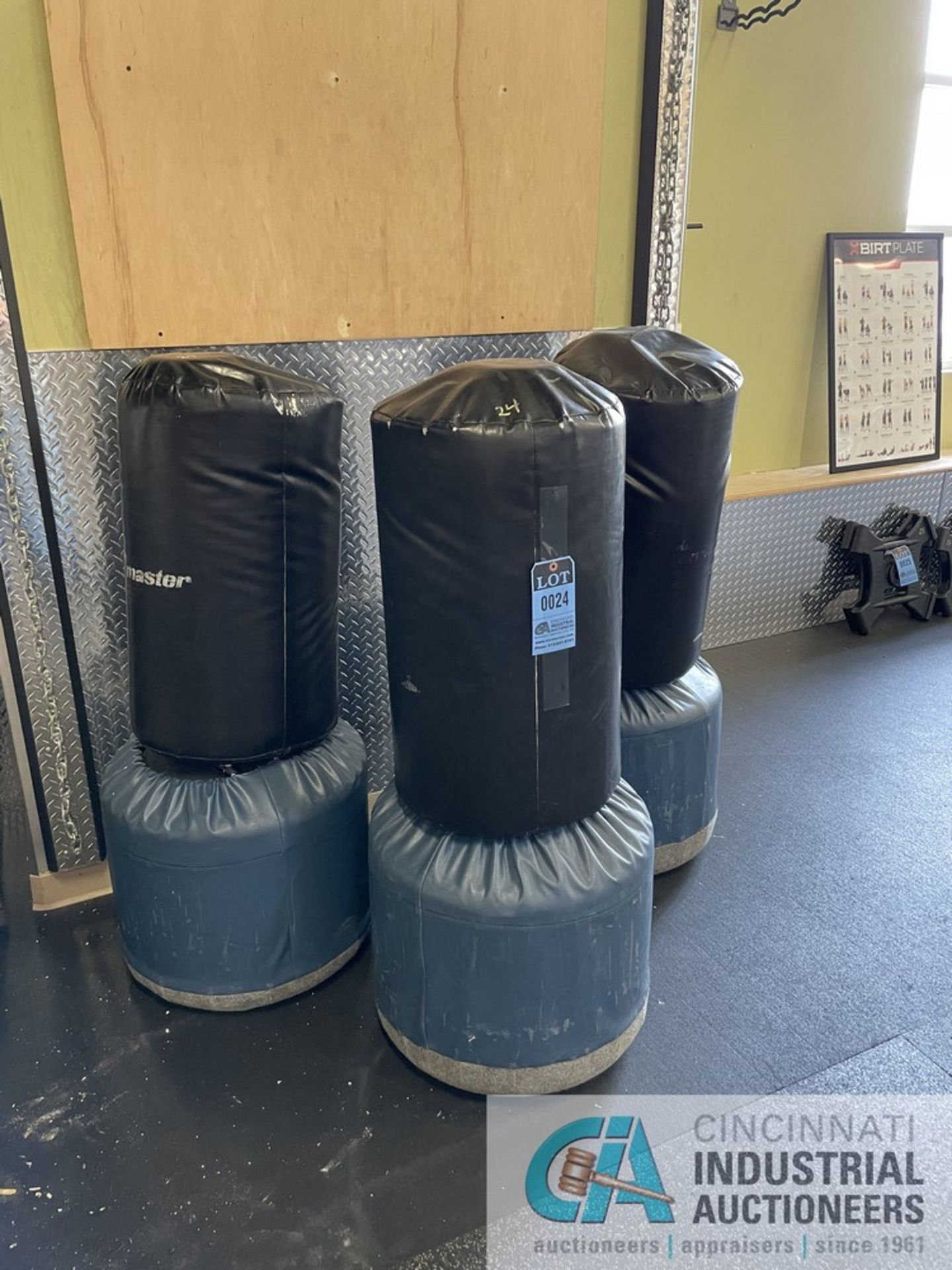 WAVEMASTER FREE STANDING HEAVY BAGS **ATTN: This lot is located on the second floor. Removal will be