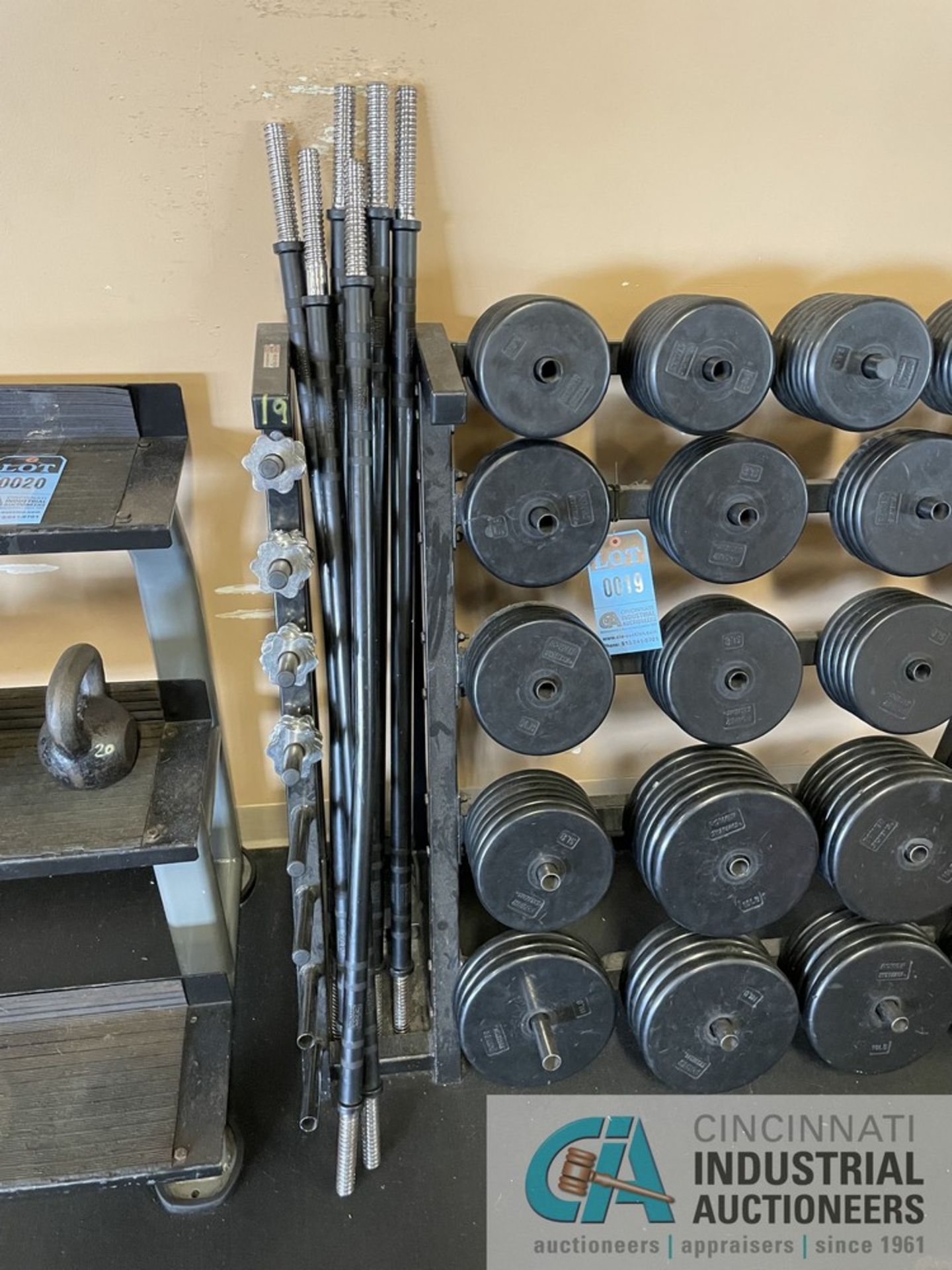 RACK WITH STRAIGHT BARS AND MISCELLANEOUS PLATED WEIGHTS **ATTN: This lot is located on the second - Image 2 of 11