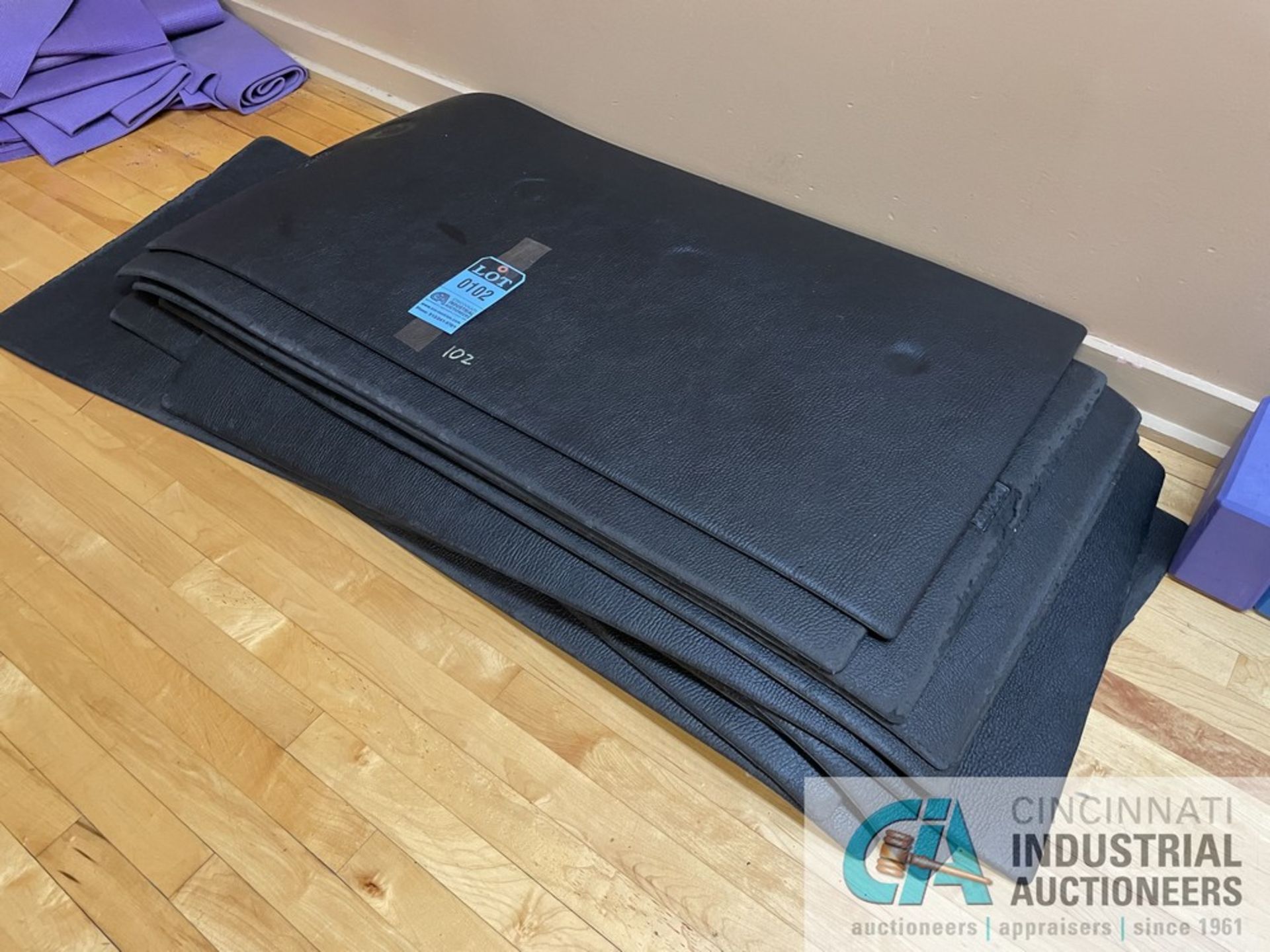 EXERCISE MATS - Image 3 of 4