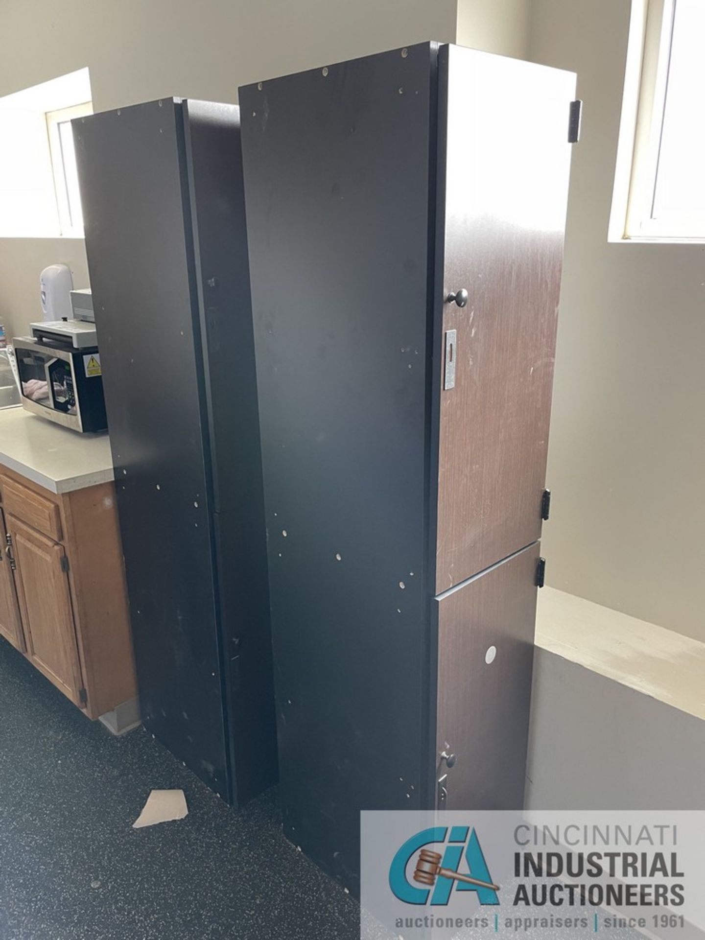 CONTENTS OF EMPLOYEE BREAKROOM INCLUDING; REFRIGERATOR, MICROWAVE AND LOCKERS **ATTN: This lot is - Image 7 of 10