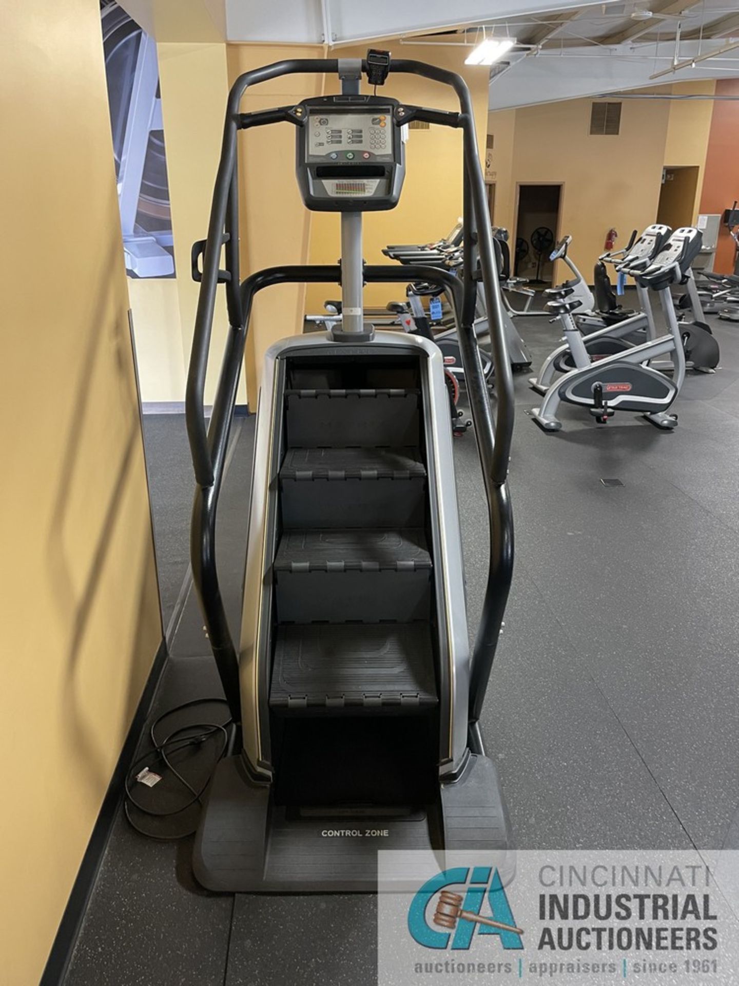 MATRIX STAIR STEPPER MACHINE **ATTN: This lot is located on the second floor. Removal will be by - Image 3 of 4